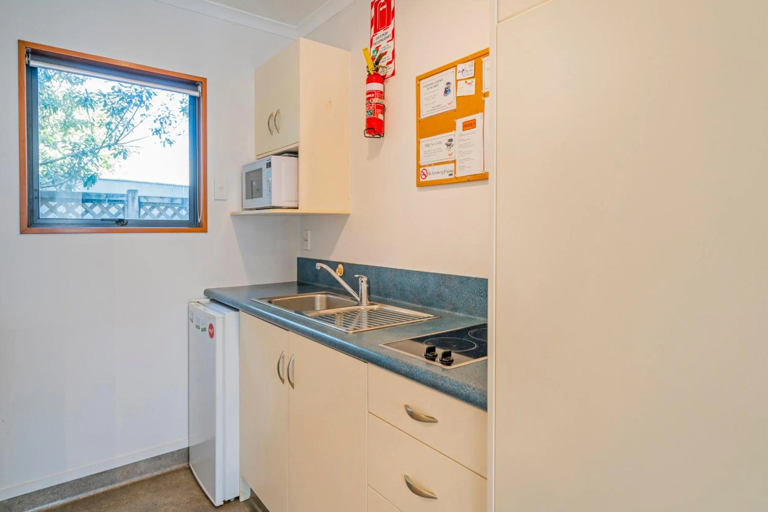 Kitchen or kitchenette in Bayside Motel Whitianga