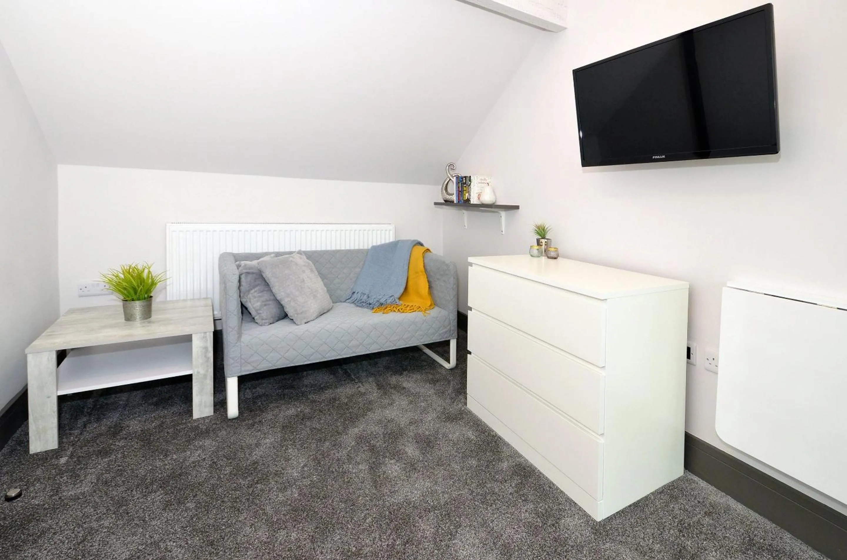 Bedroom, Bed in Townhouse PLUS @ London Road Stoke