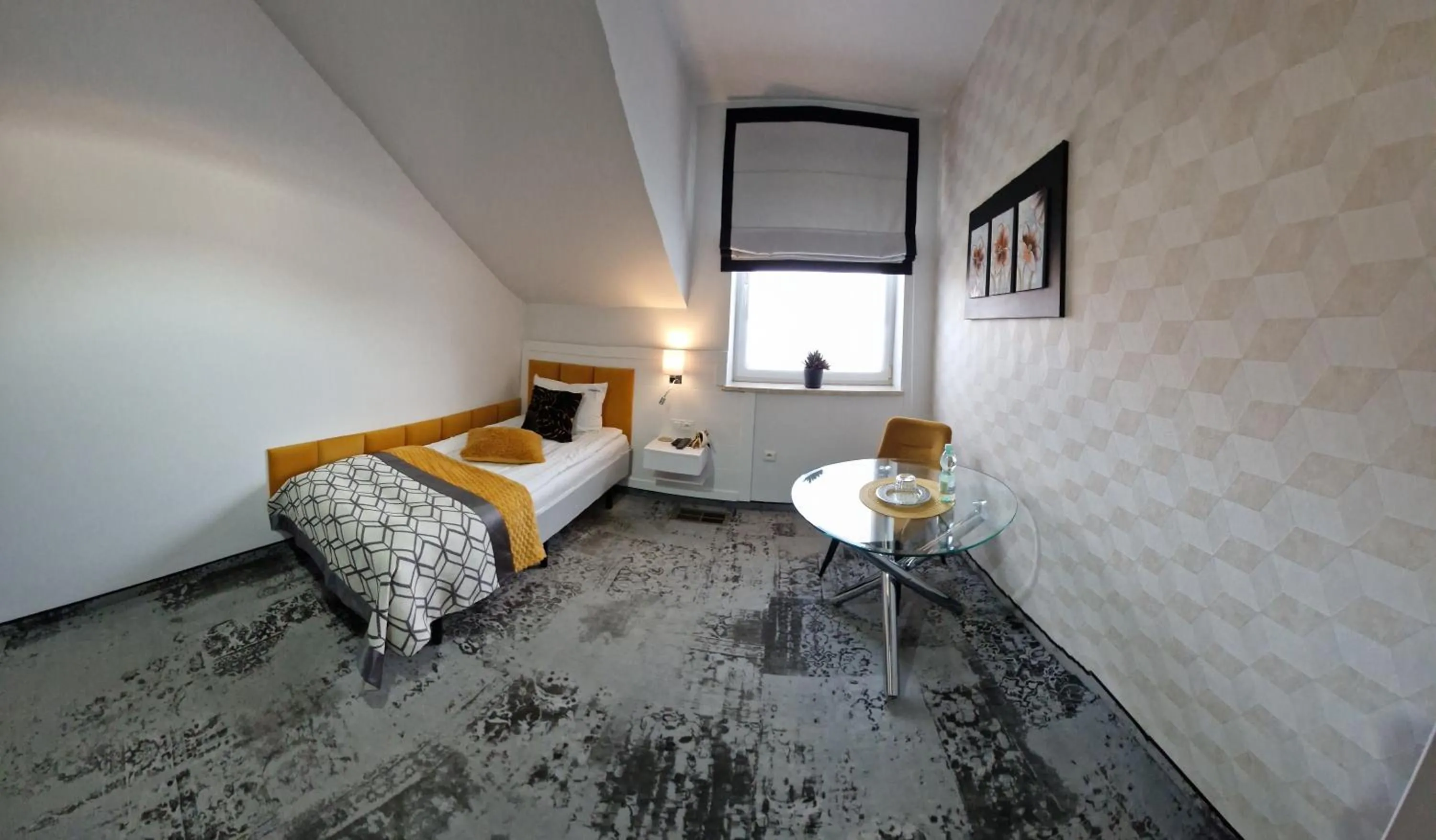 Photo of the whole room in Cynamon