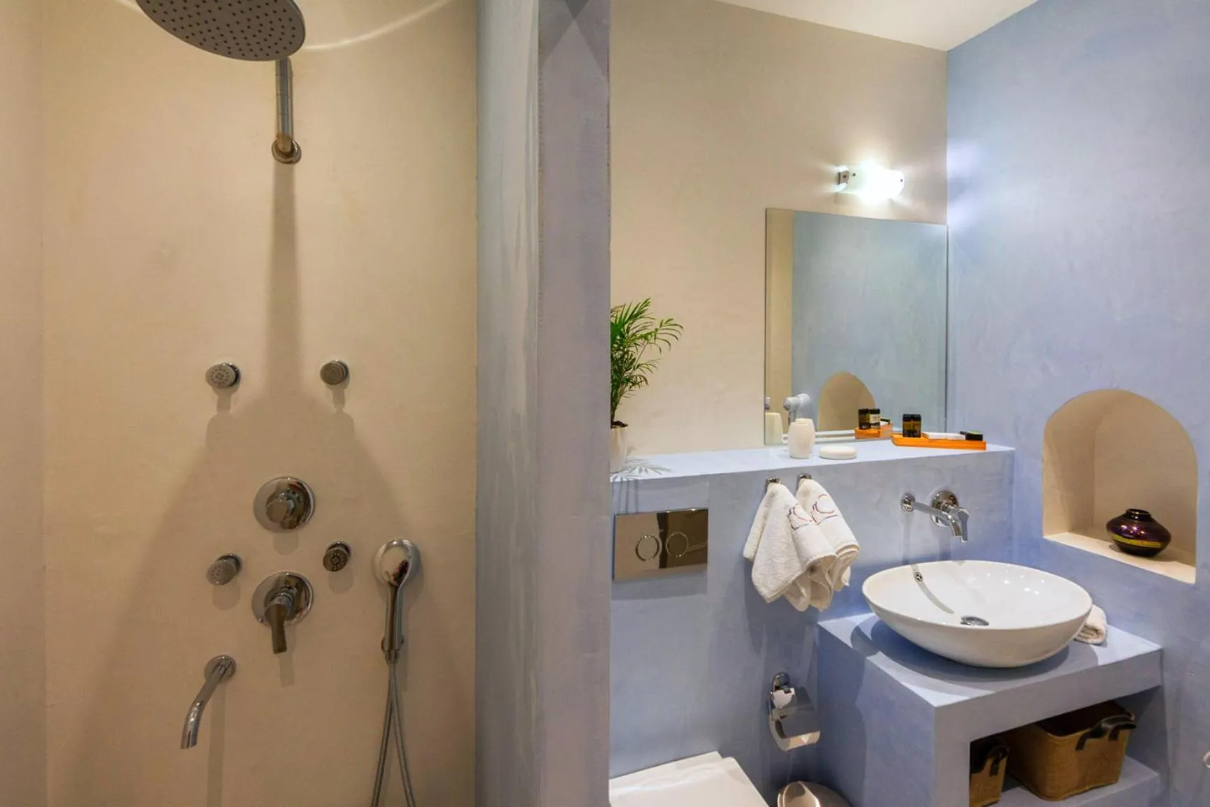 Bathroom in In Camera Art Boutique Hotel