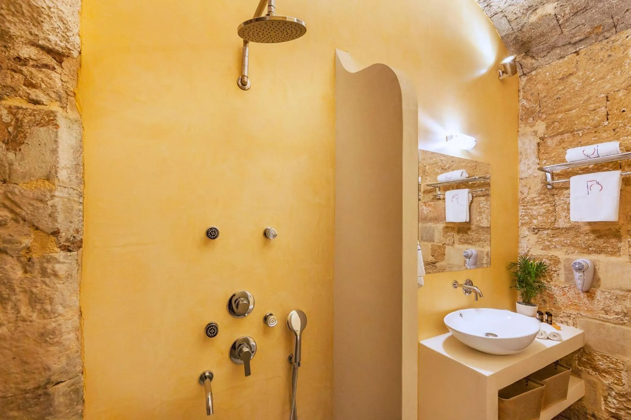 Bathroom in In Camera Art Boutique Hotel