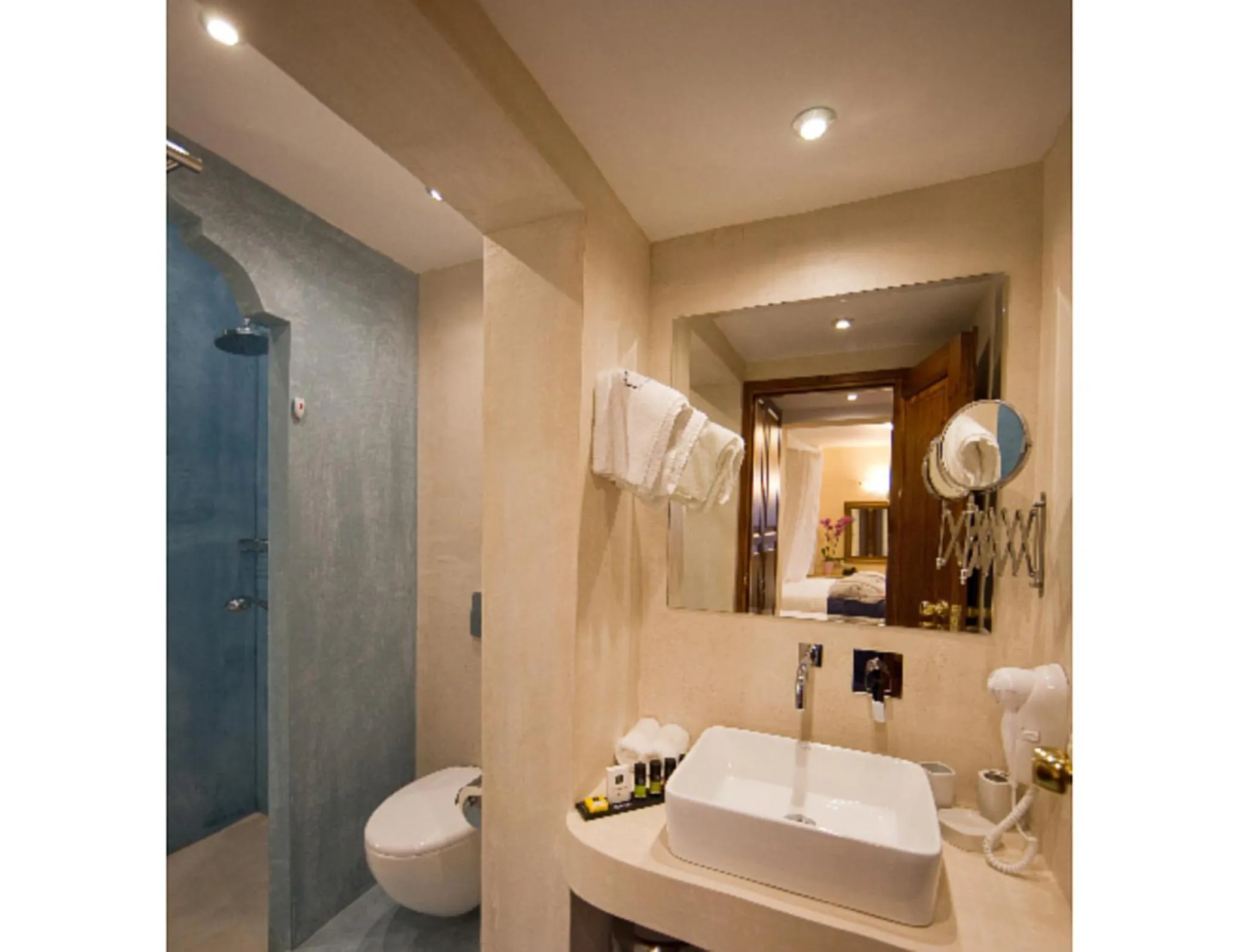 Bathroom in In Camera Art Boutique Hotel