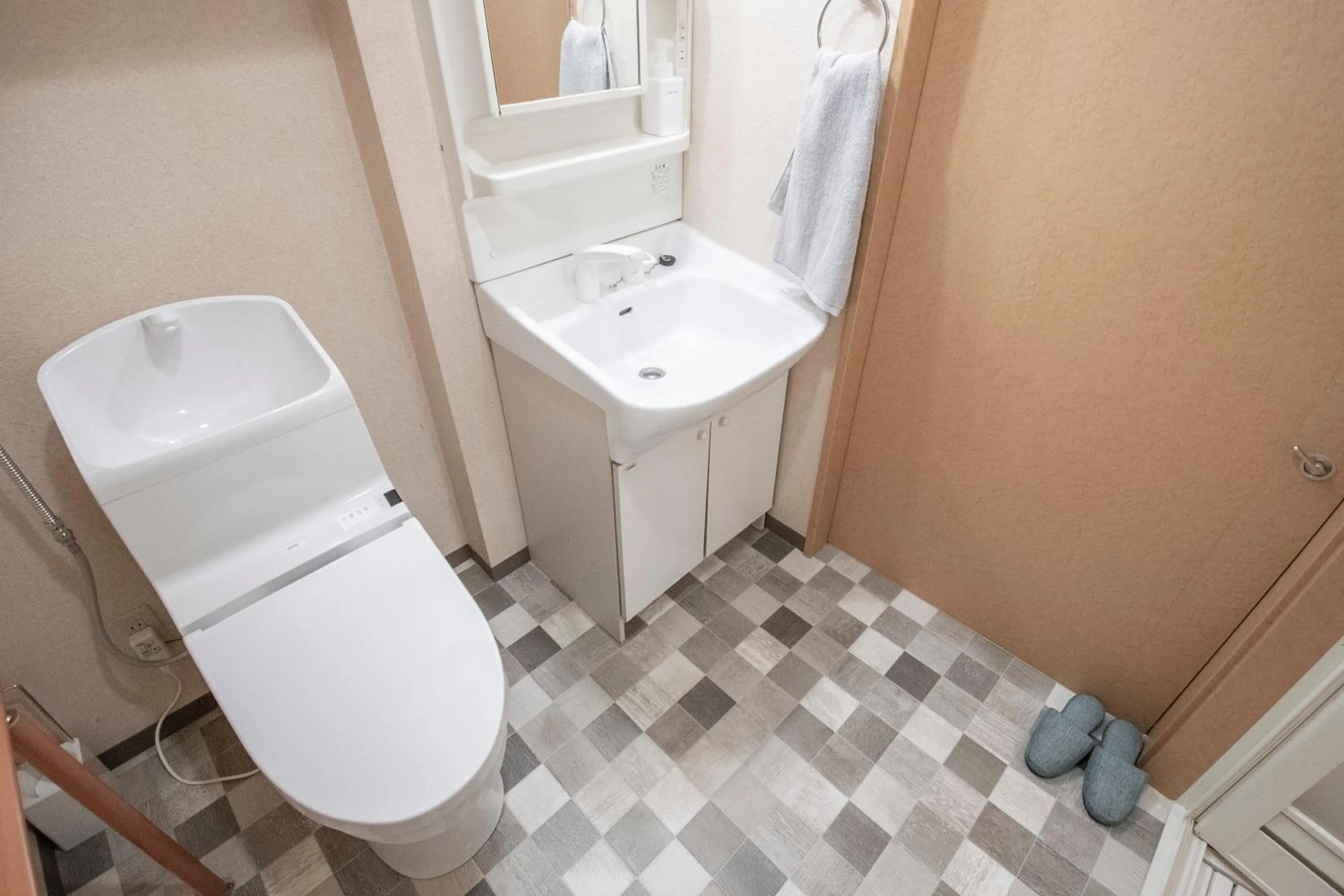 Toilet in UCHI Living Stay Otaru Suitengu