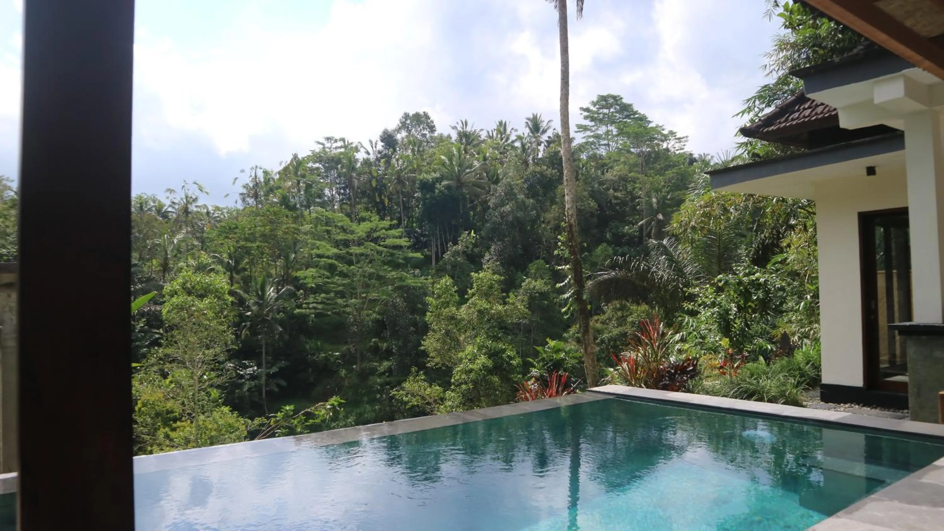 Swimming pool in Kaja Villa