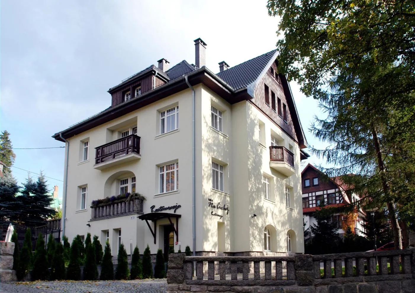 Property building in Willa Na Cichej