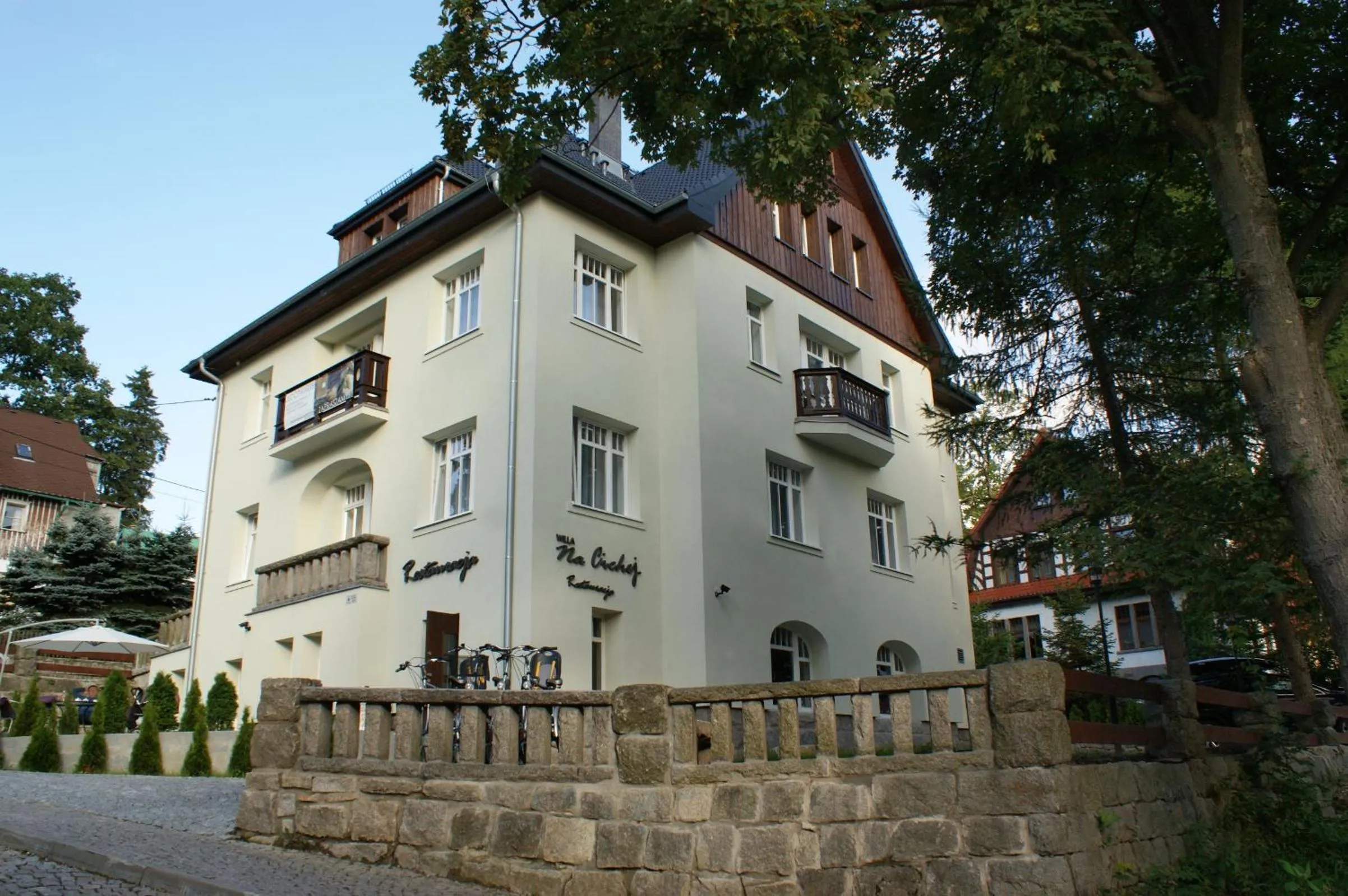 Property building in Willa Na Cichej