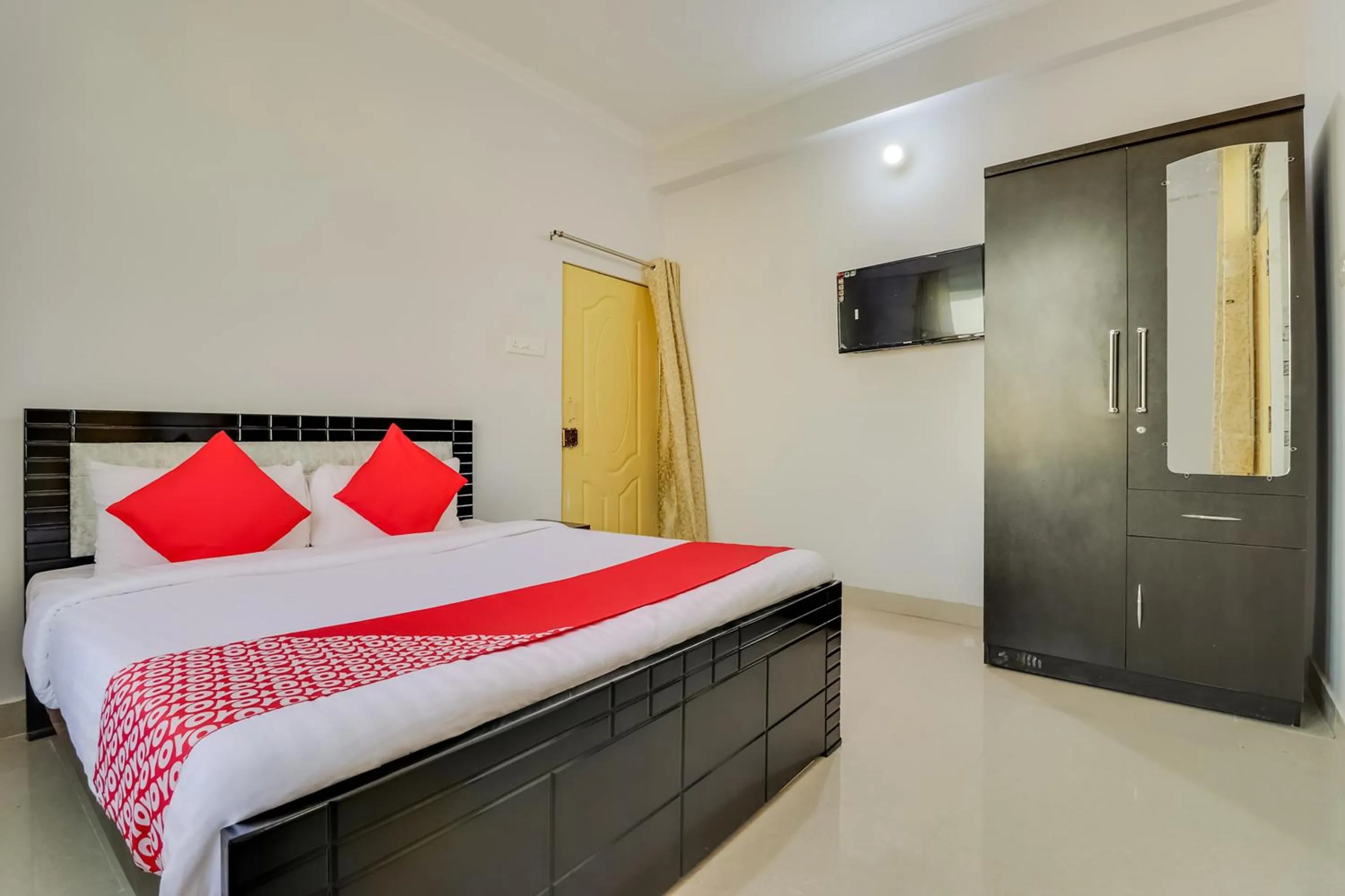 Bedroom, Bed in Hotel O Vgs