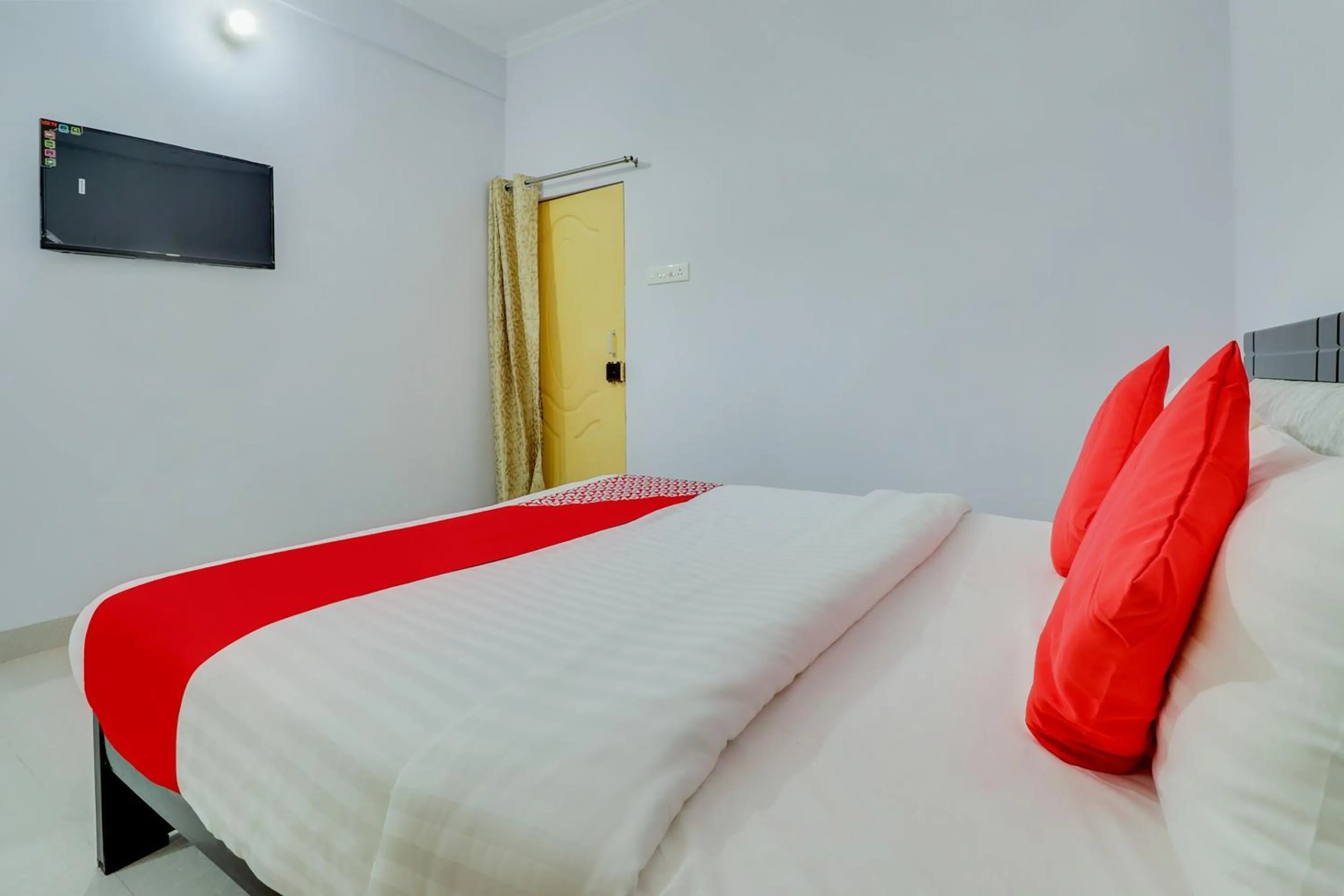 Bedroom, Bed in Hotel O Vgs