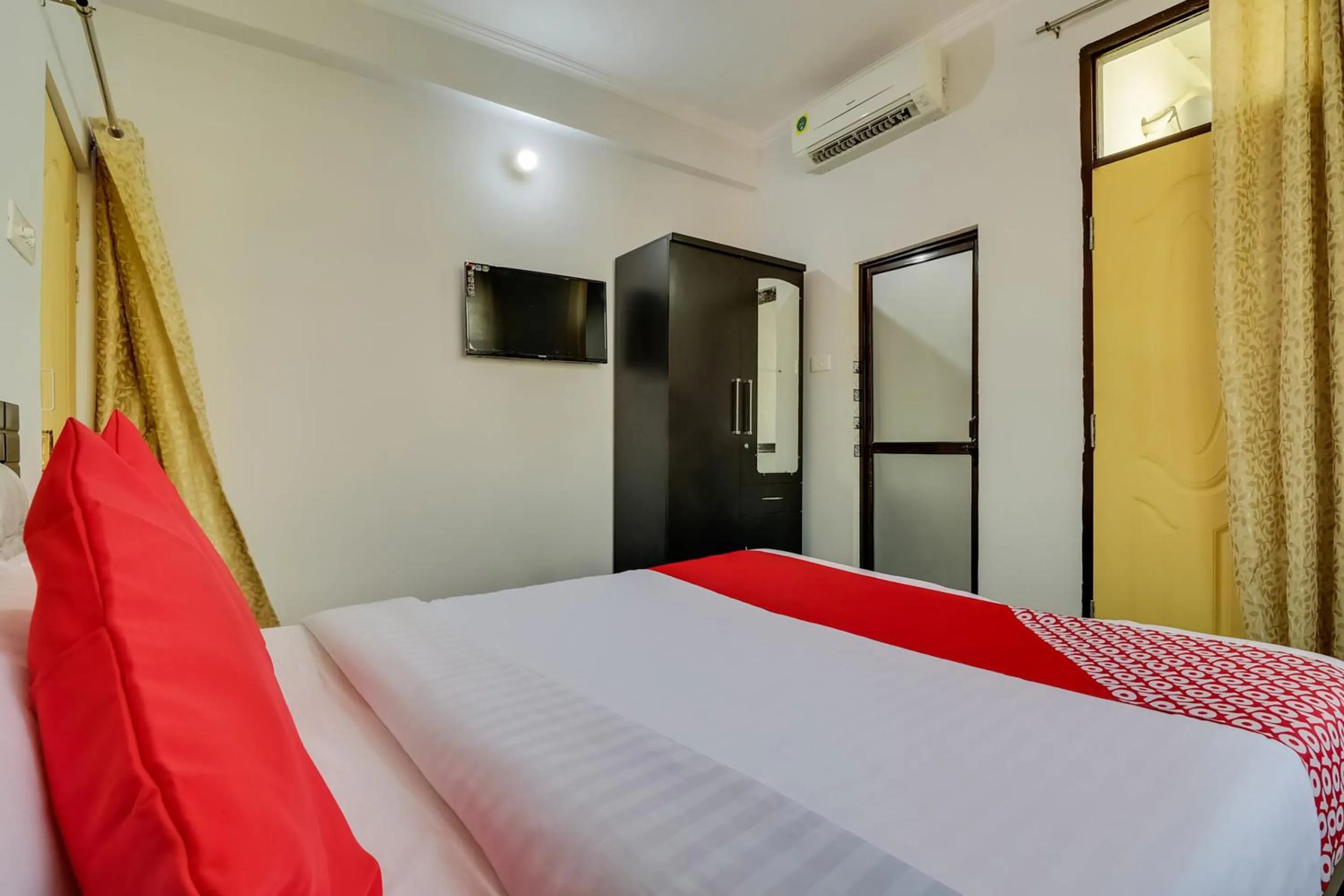 Bedroom, Bed in Hotel O Vgs