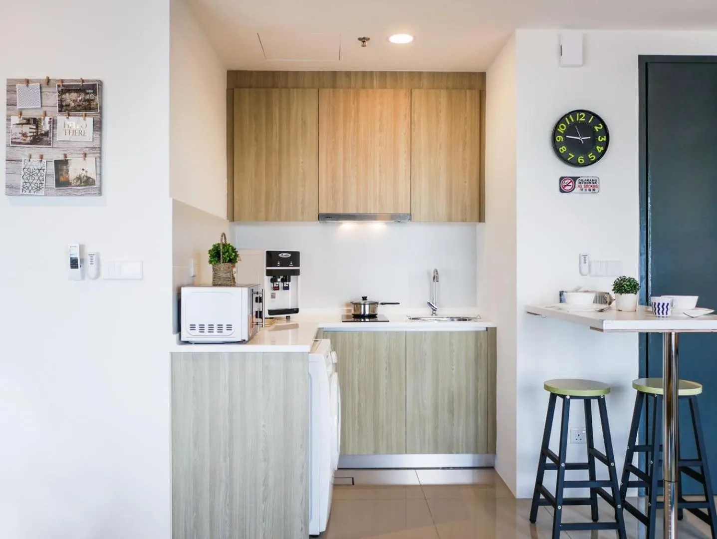 Kitchen or kitchenette in Tropicana 218 Macalister Studio with Seaview