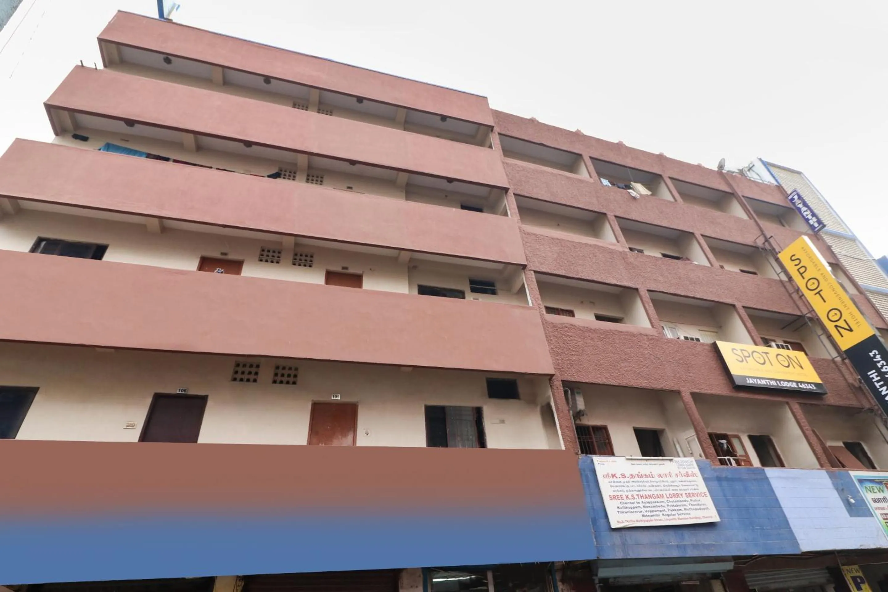 Facade/entrance in Hotel O Jayanthi Mansion