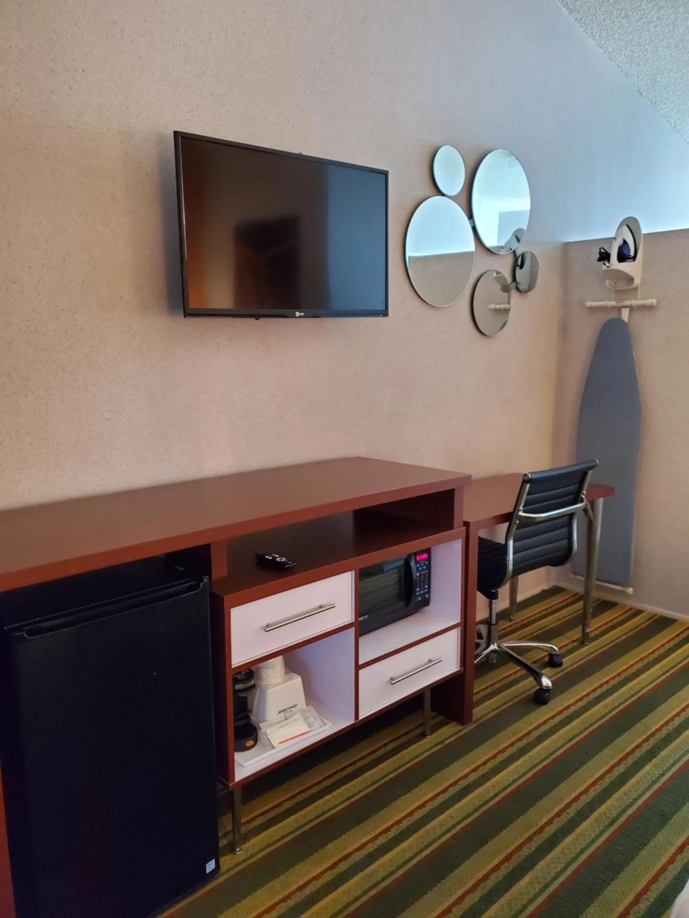 View (from property/room) in Howard Johnson by Wyndham Phoenix Airport/Downtown Area