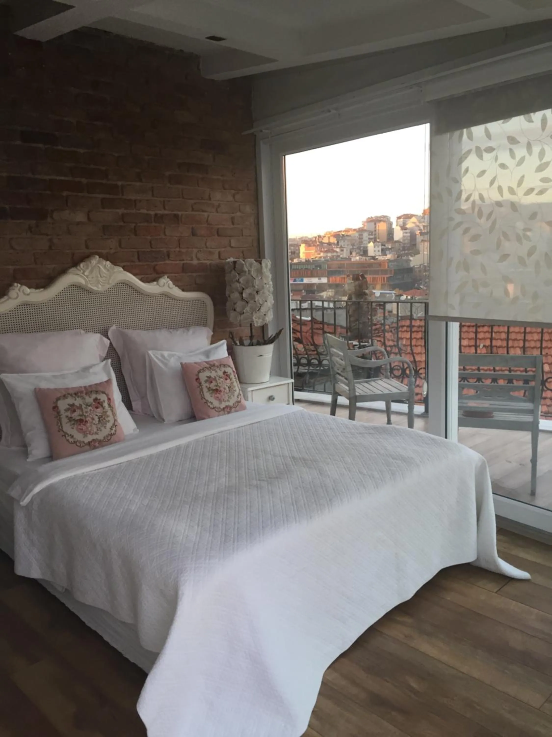 Coffee/tea facilities, Bed in The White Swan Suites Beyoglu