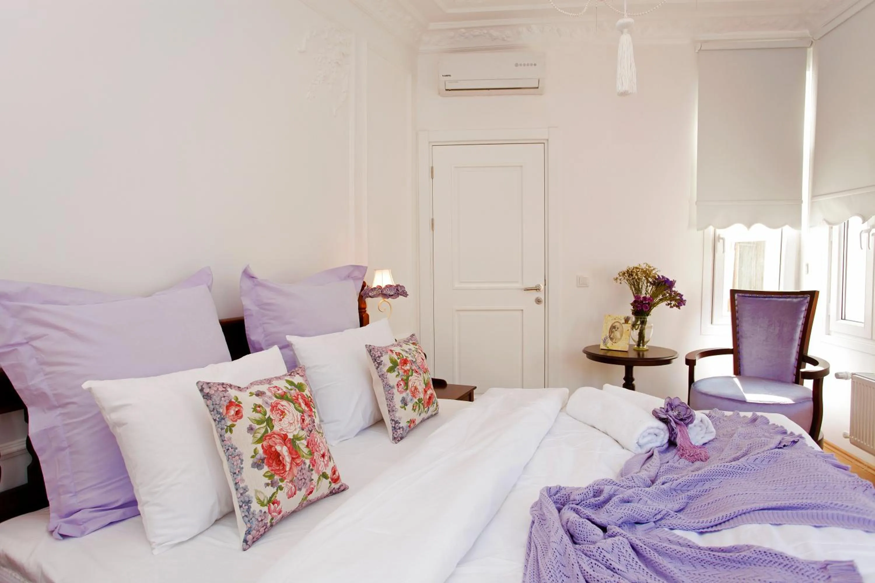 Bedroom, Bed in The White Swan Suites Beyoglu