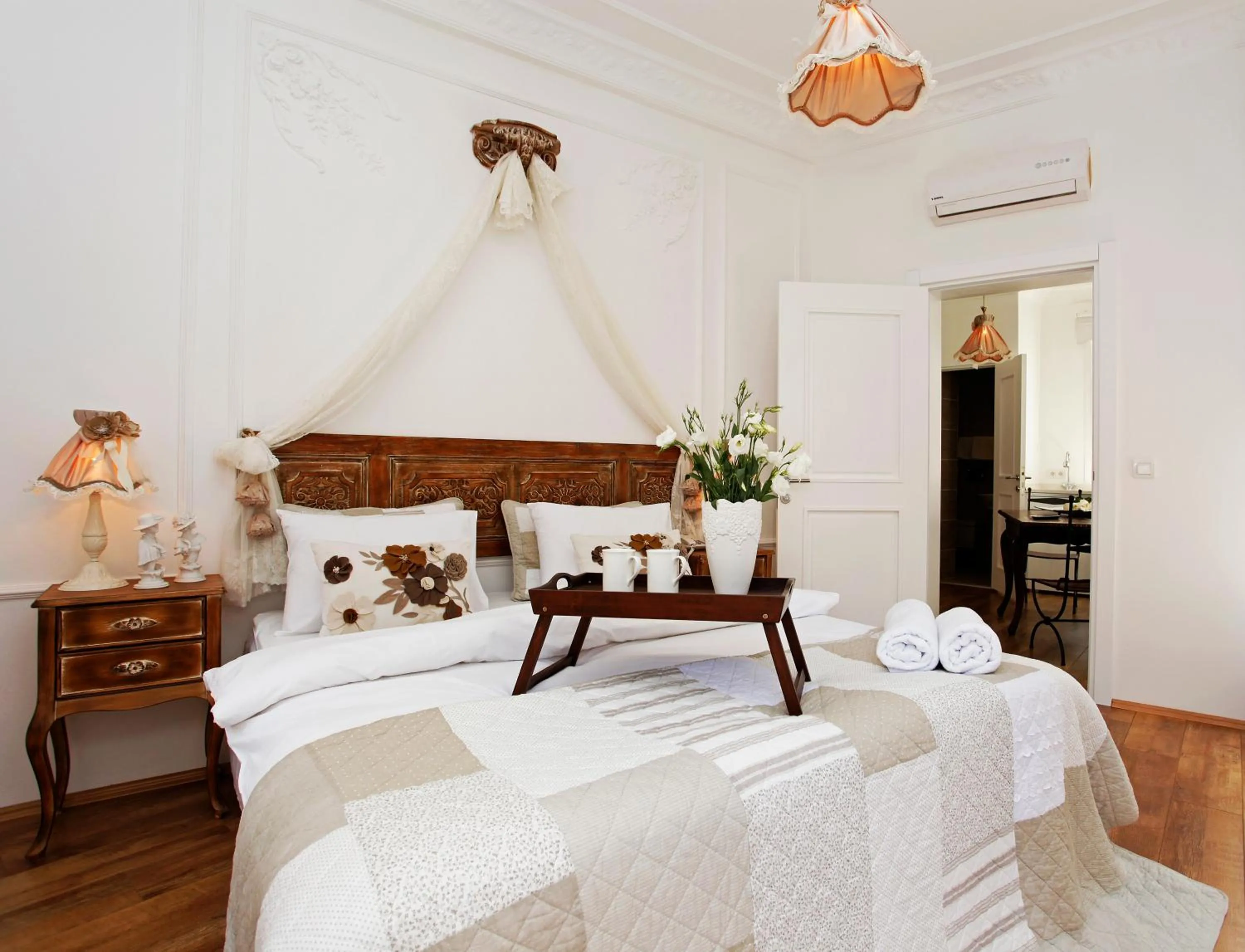 Photo of the whole room, Bed in The White Swan Suites Beyoglu