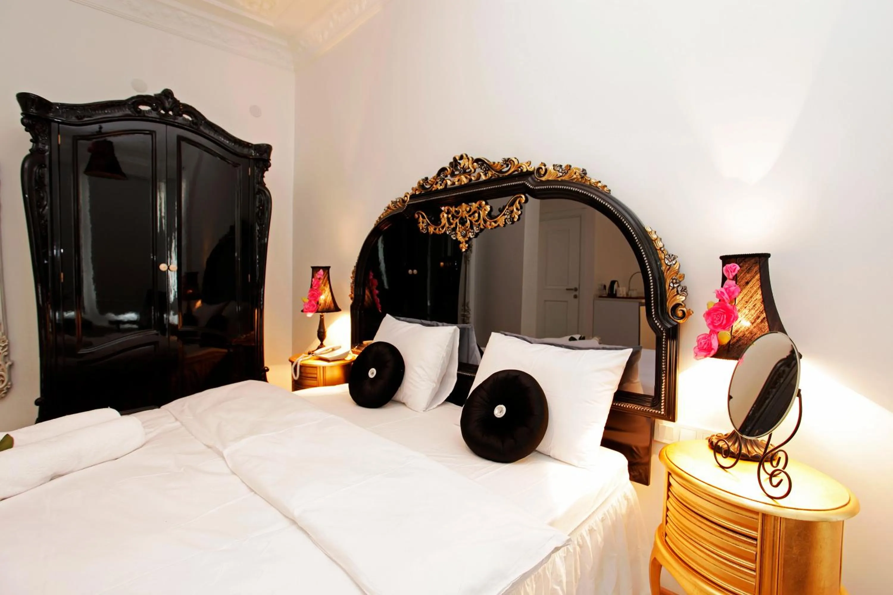 Bed in The White Swan Suites Beyoglu