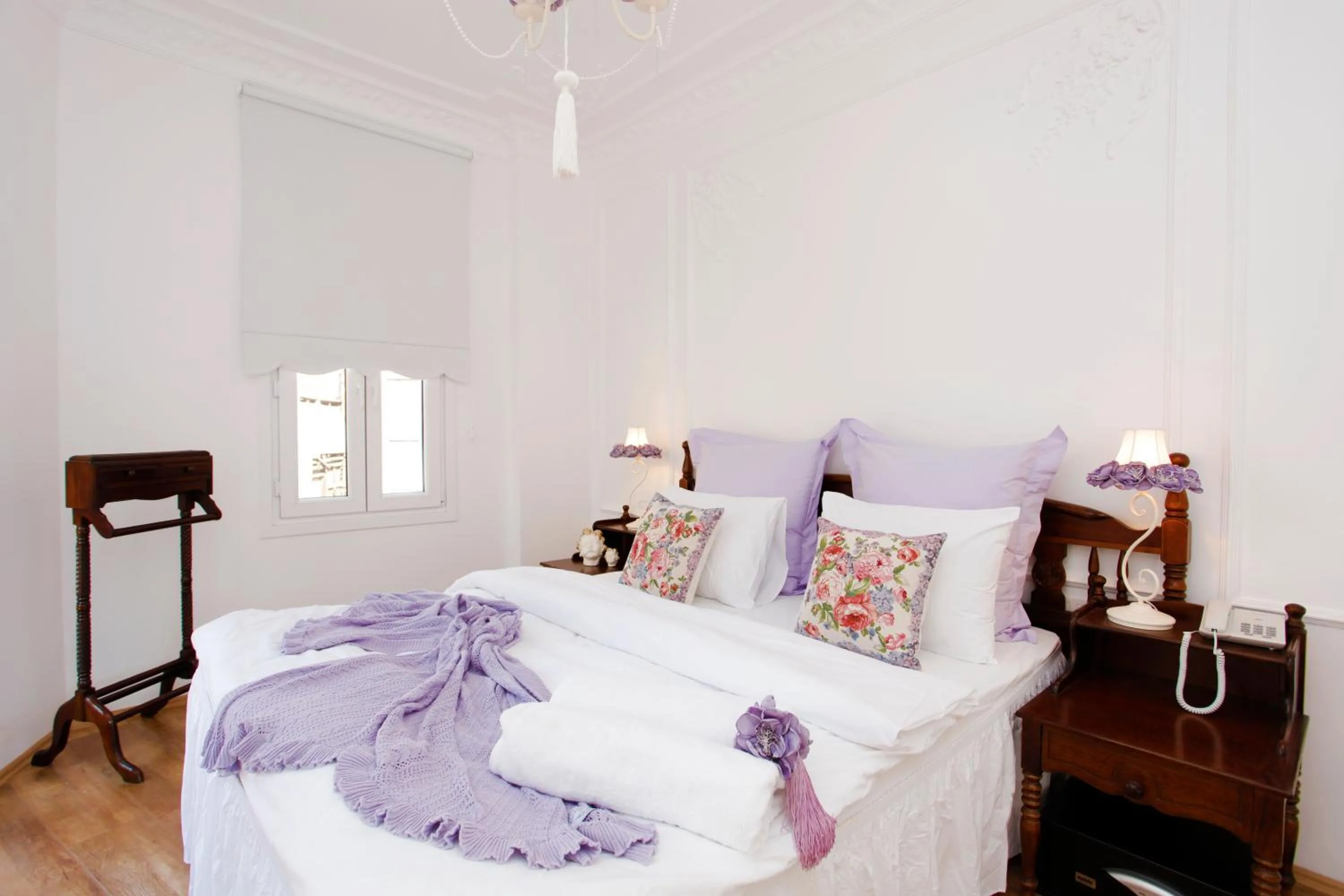 Bedroom, Bed in The White Swan Suites Beyoglu