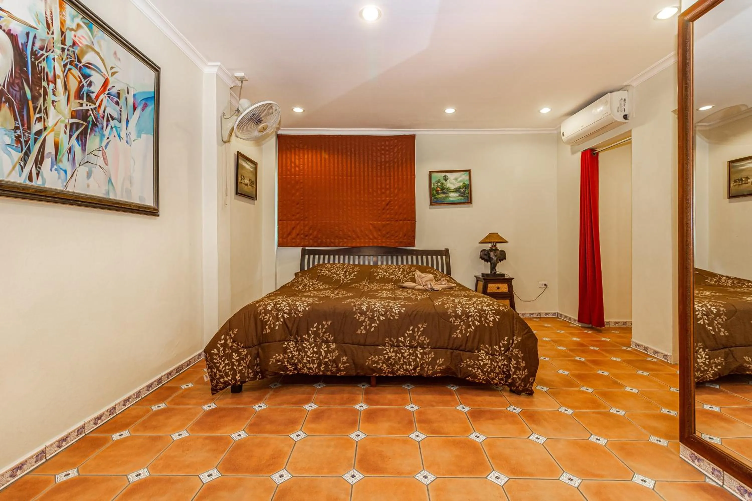 Bed in VIEWBOR VILLA - PATTAYA HOLIDAY HOUSE WALKING STREET 4 bedrooms