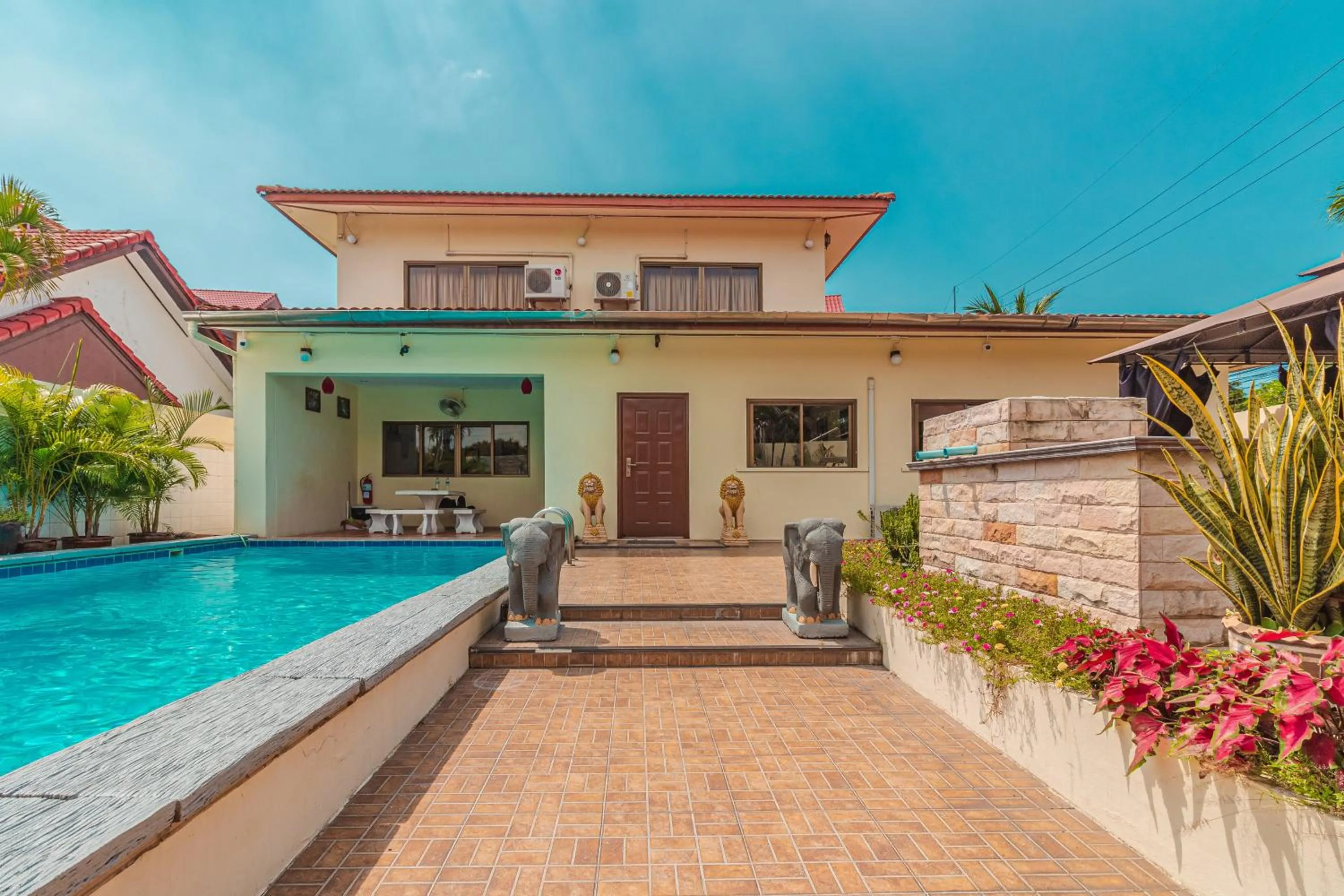 Property building in VIEWBOR VILLA - PATTAYA HOLIDAY HOUSE WALKING STREET 4 bedrooms