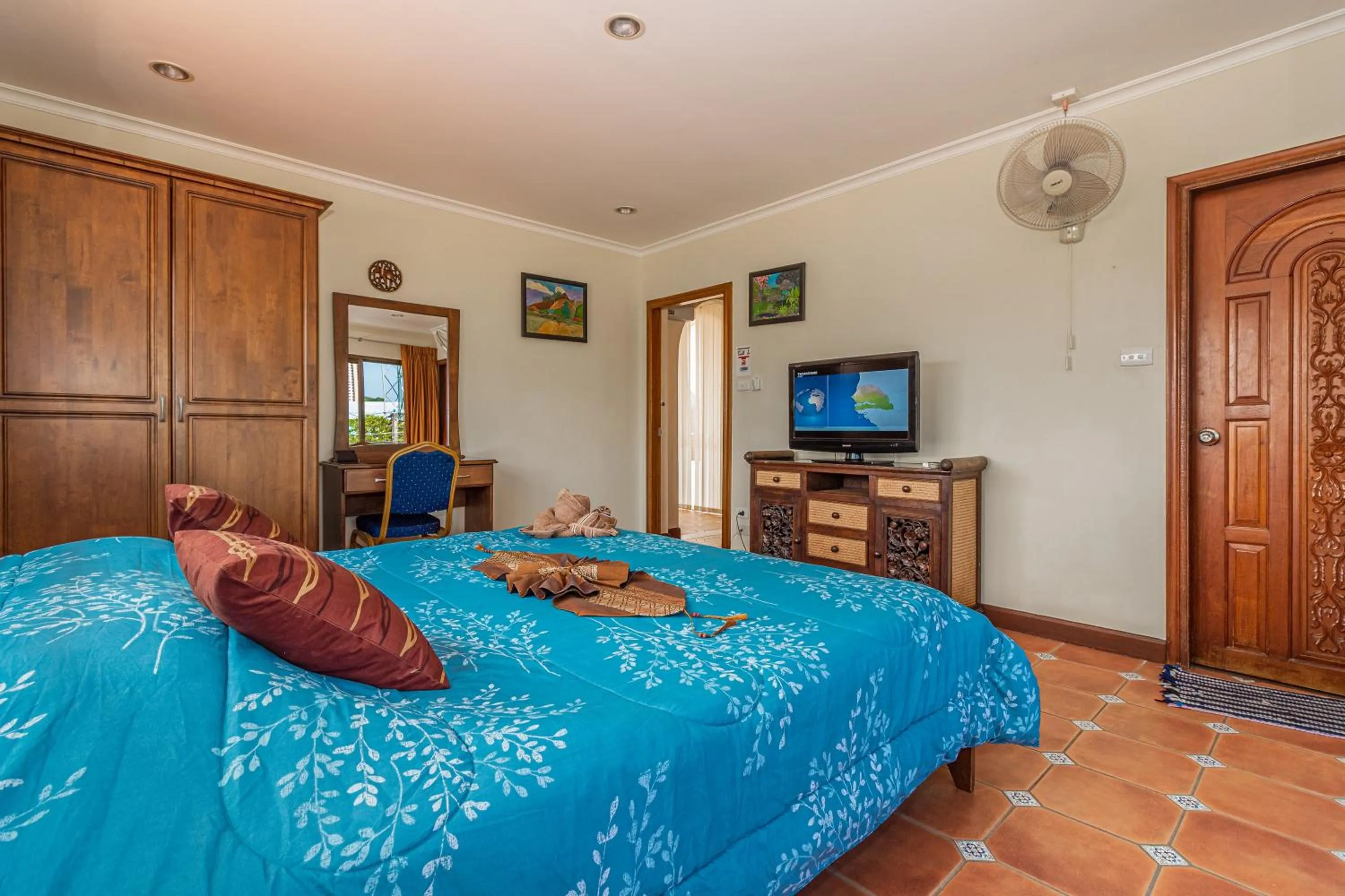 TV and multimedia, Bed in VIEWBOR VILLA - PATTAYA HOLIDAY HOUSE WALKING STREET 4 bedrooms