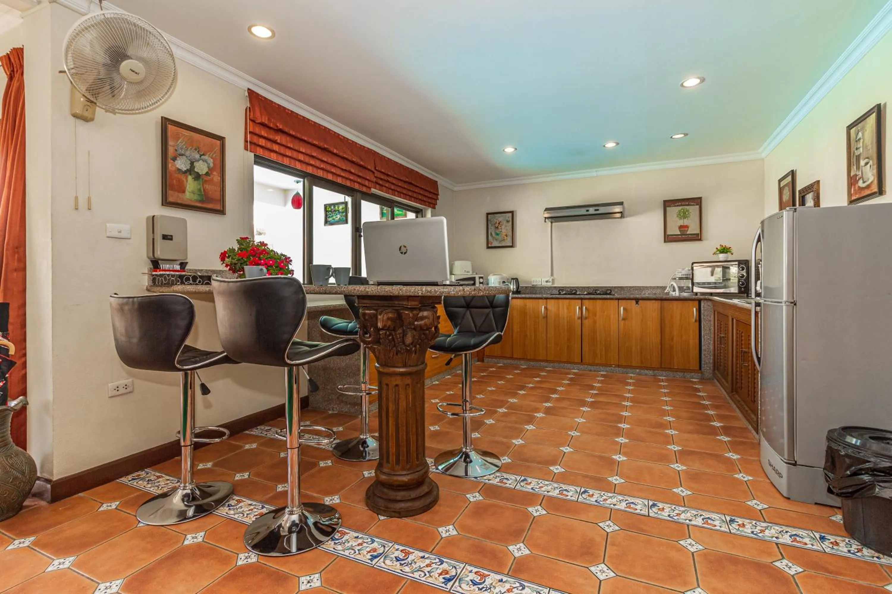 Kitchen or kitchenette in VIEWBOR VILLA - PATTAYA HOLIDAY HOUSE WALKING STREET 4 bedrooms