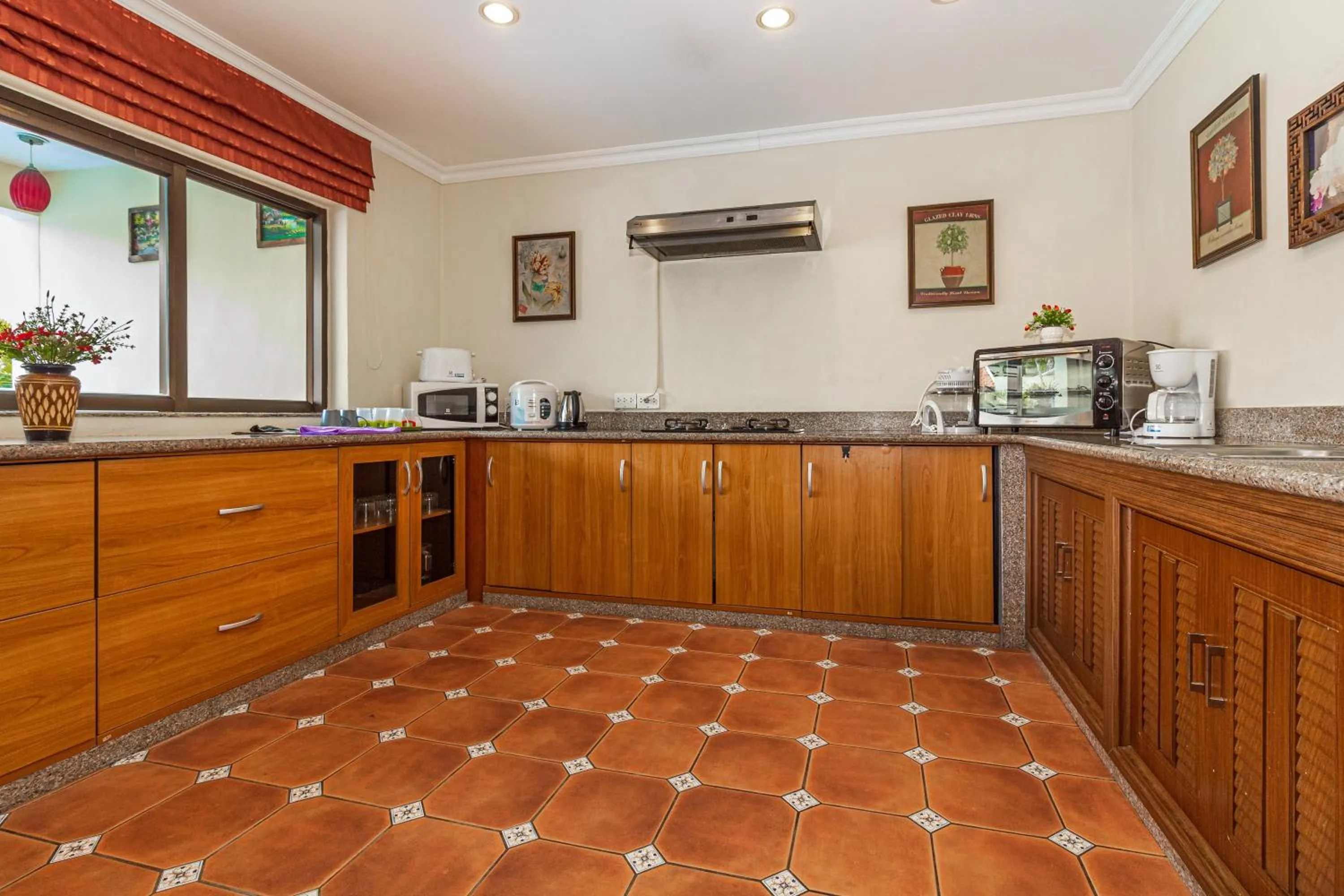 Kitchen or kitchenette in VIEWBOR VILLA - PATTAYA HOLIDAY HOUSE WALKING STREET 4 bedrooms