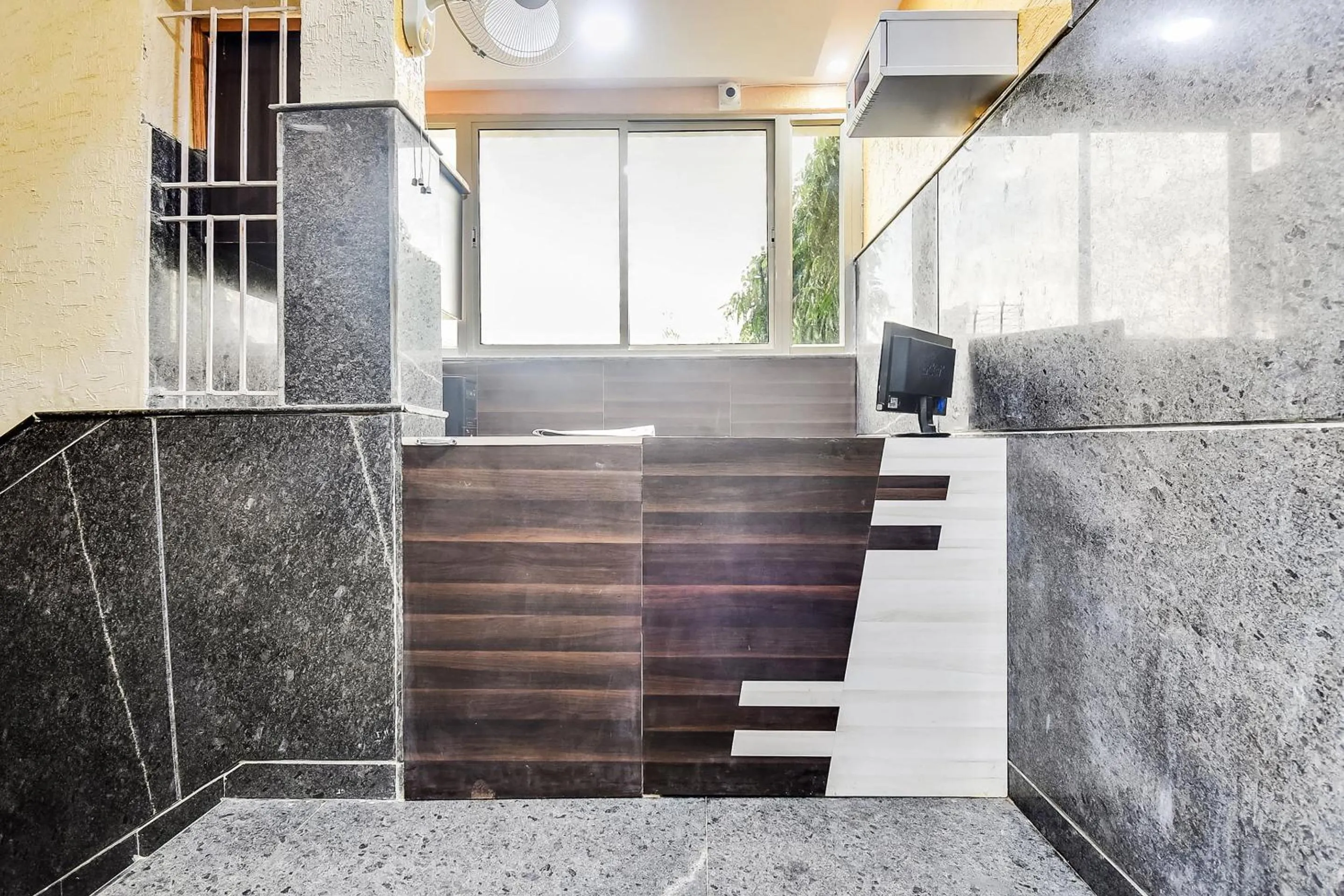 Lobby or reception in SPOT ON Gayatri Comforts