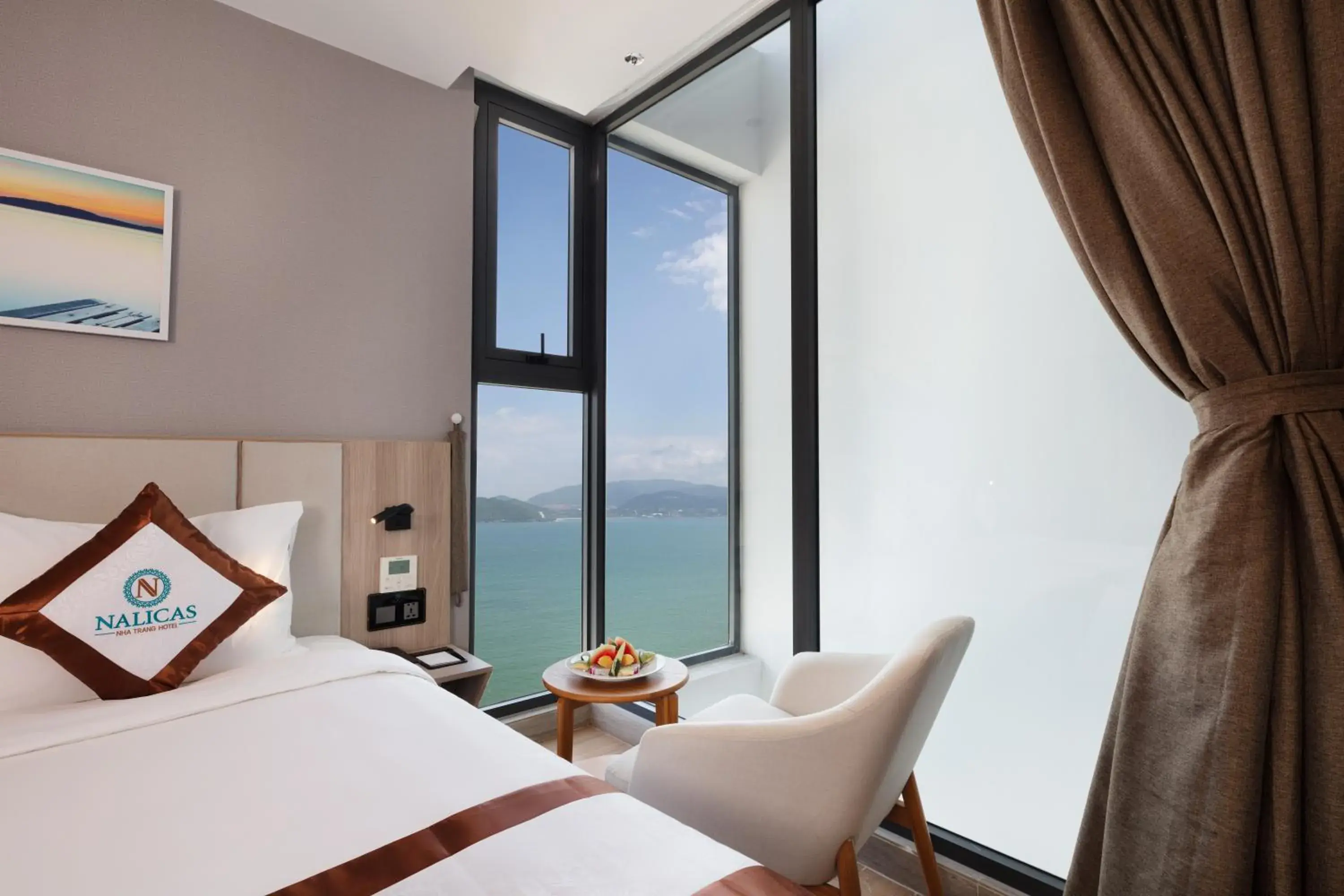 Deluxe Double or Twin Room with Partial Sea View in Nalicas Nha Trang Hotel Deluxe Double or Twin Room with Partial Sea View in Nalicas Nha Trang Hotel