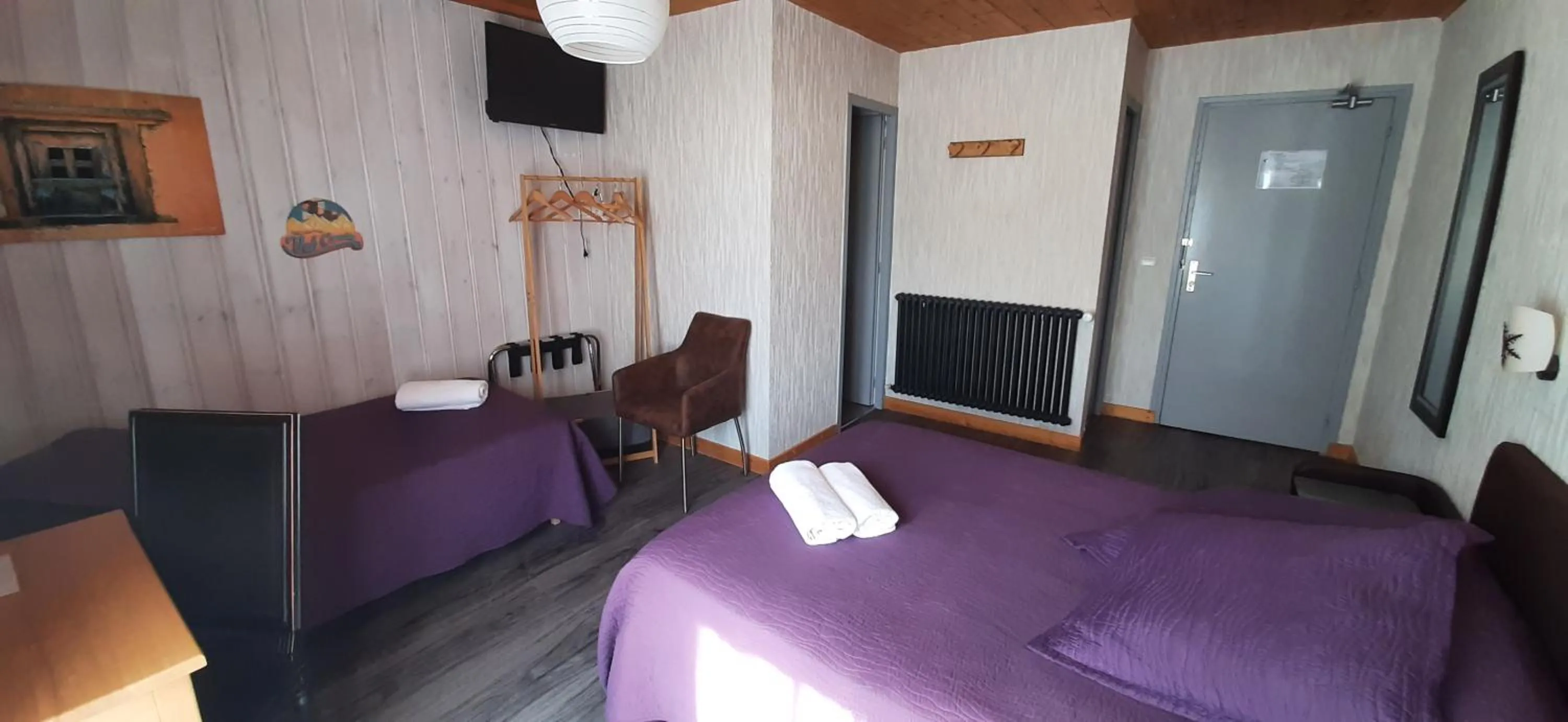 Photo of the whole room, Bed in La Clé des Champs