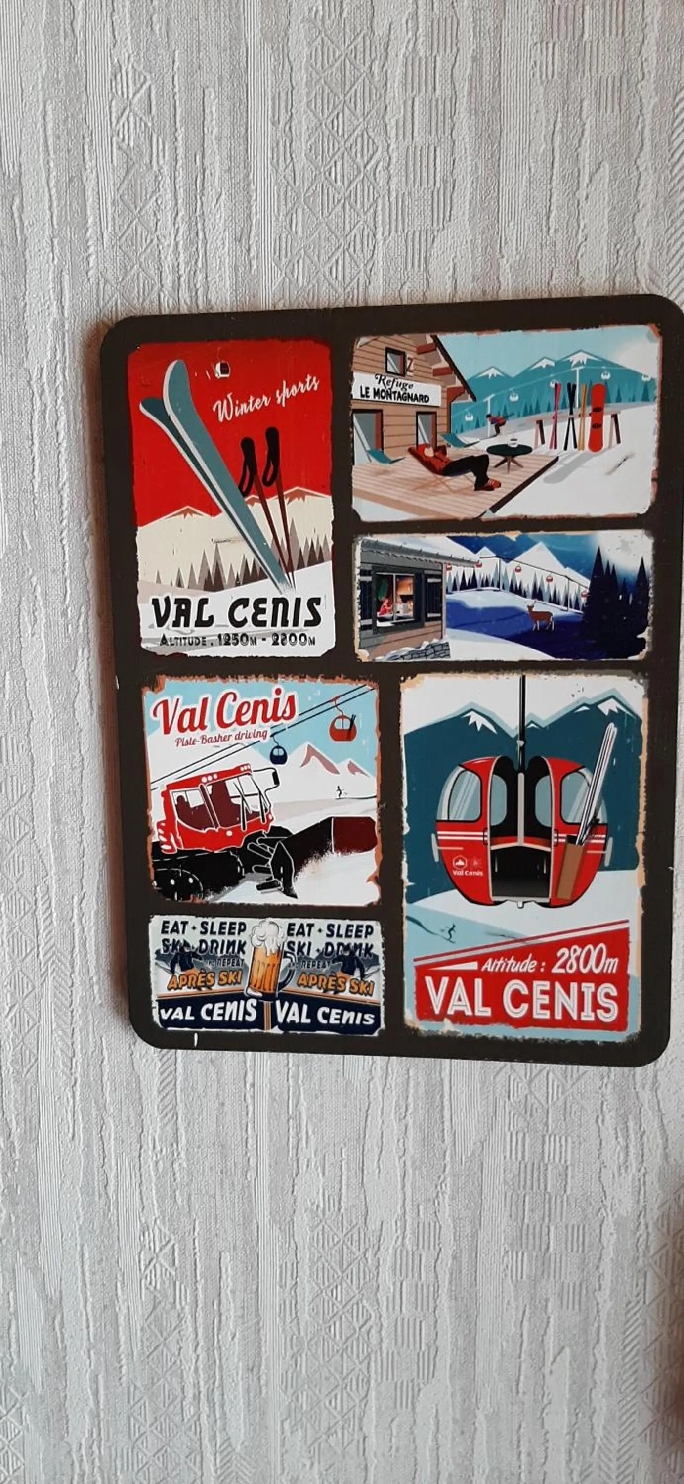 Decorative detail in La Clé des Champs