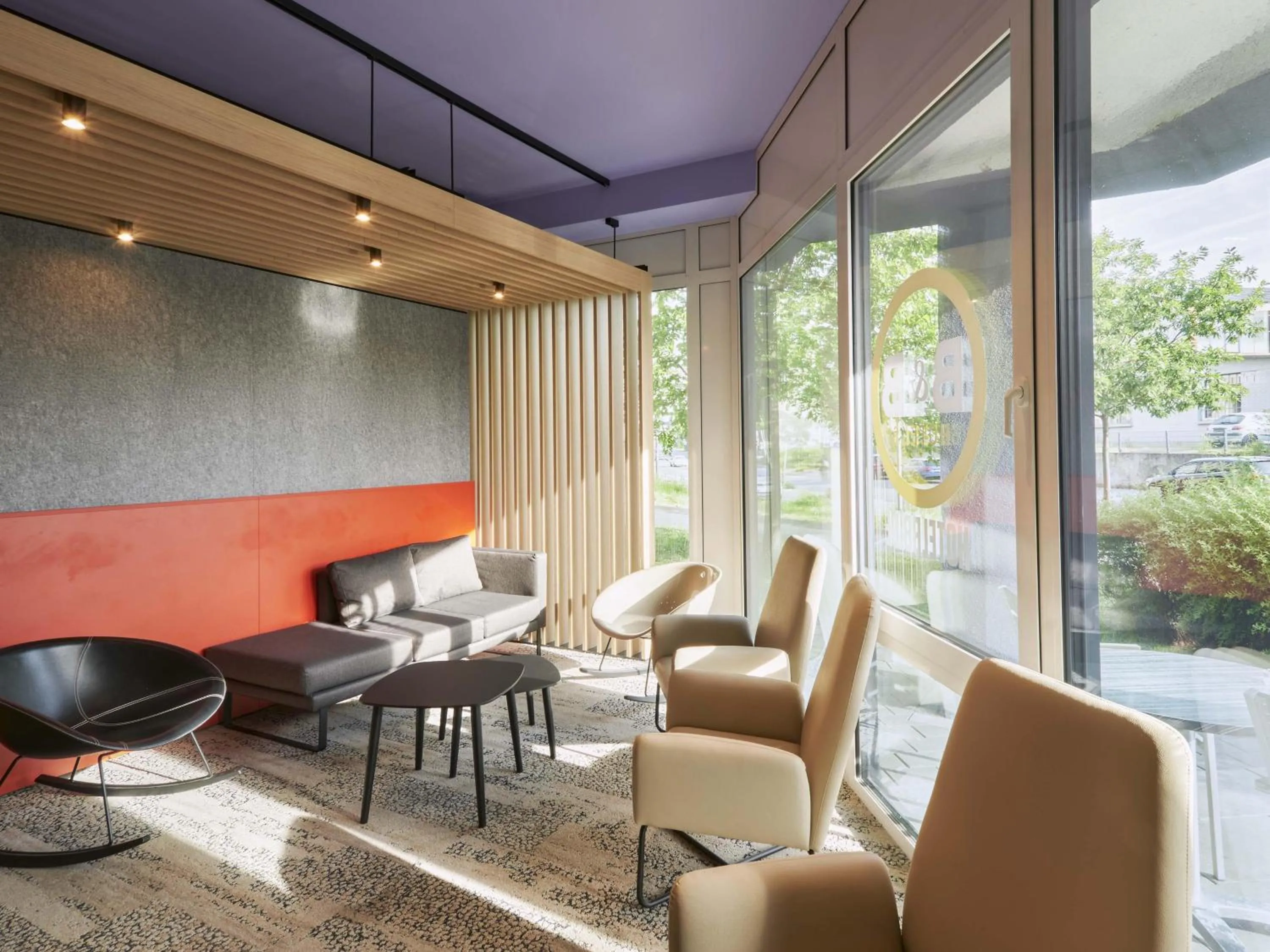 Lobby or reception in B&B Hotel Heidelberg