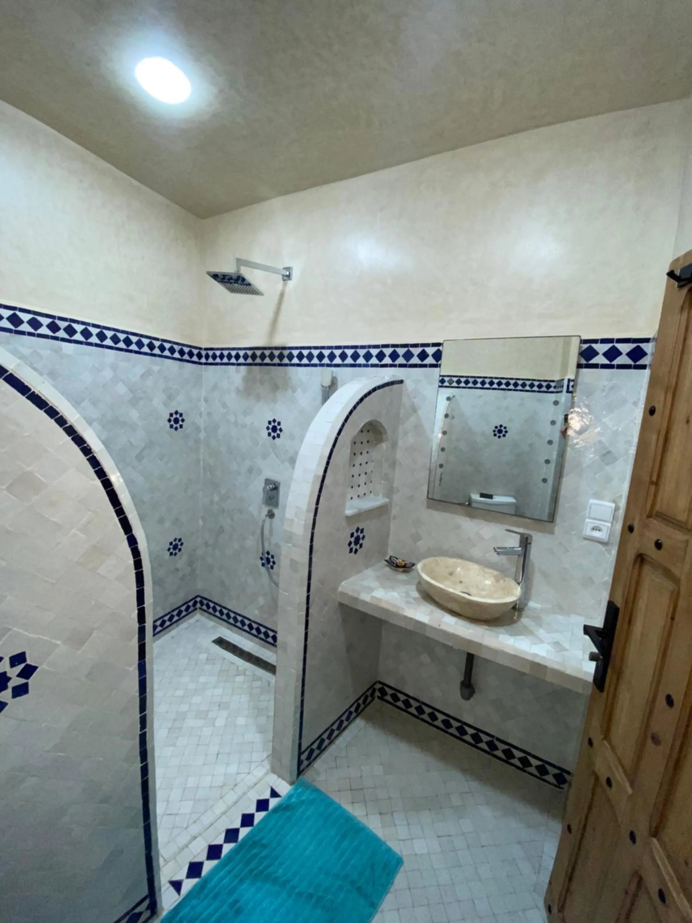Shower in Dar Rif Kebdani