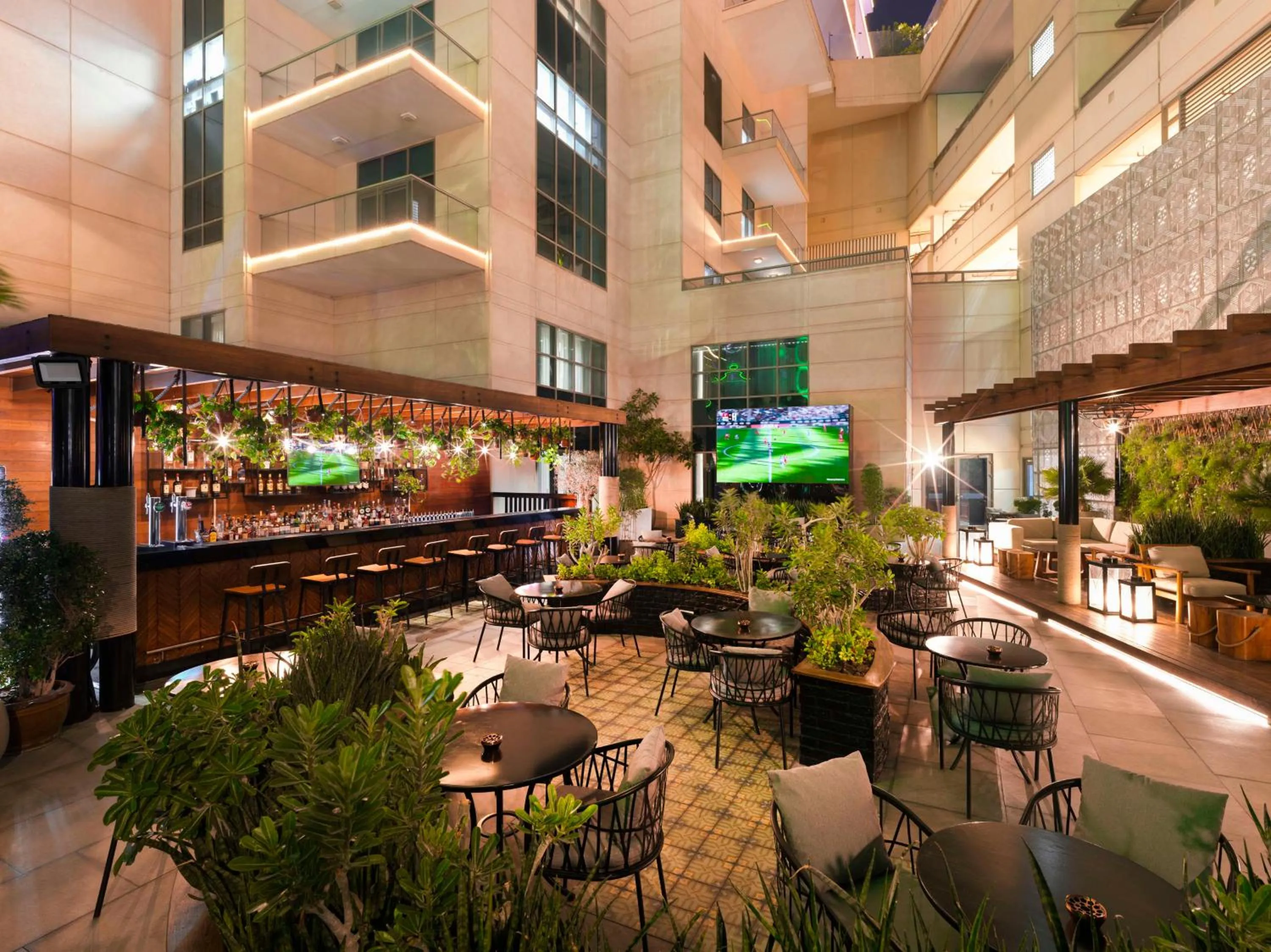 Restaurant/places to eat in Hilton Doha The Pearl