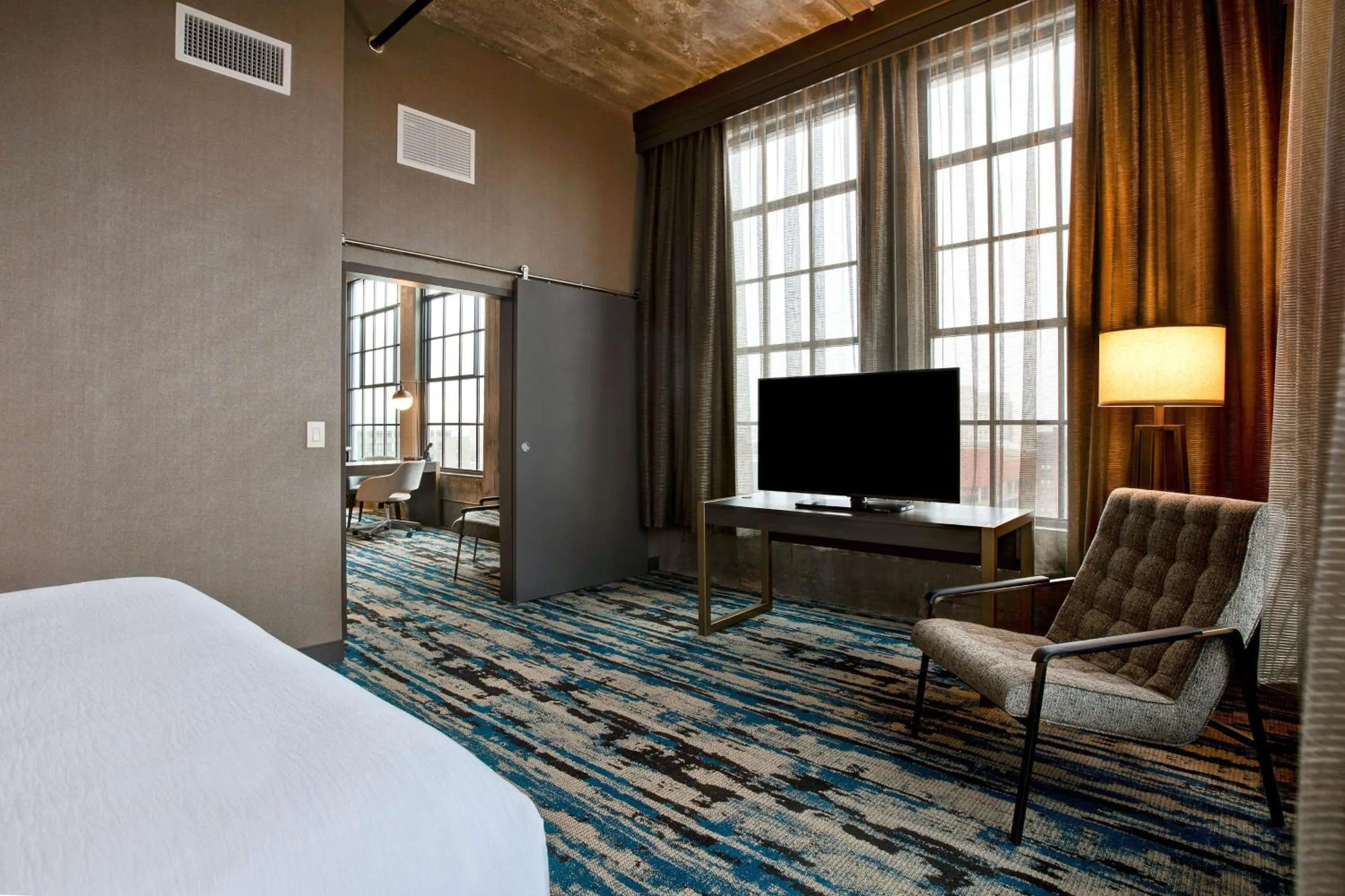 Bedroom, Bed in Embassy Suites By Hilton Rockford Riverfront