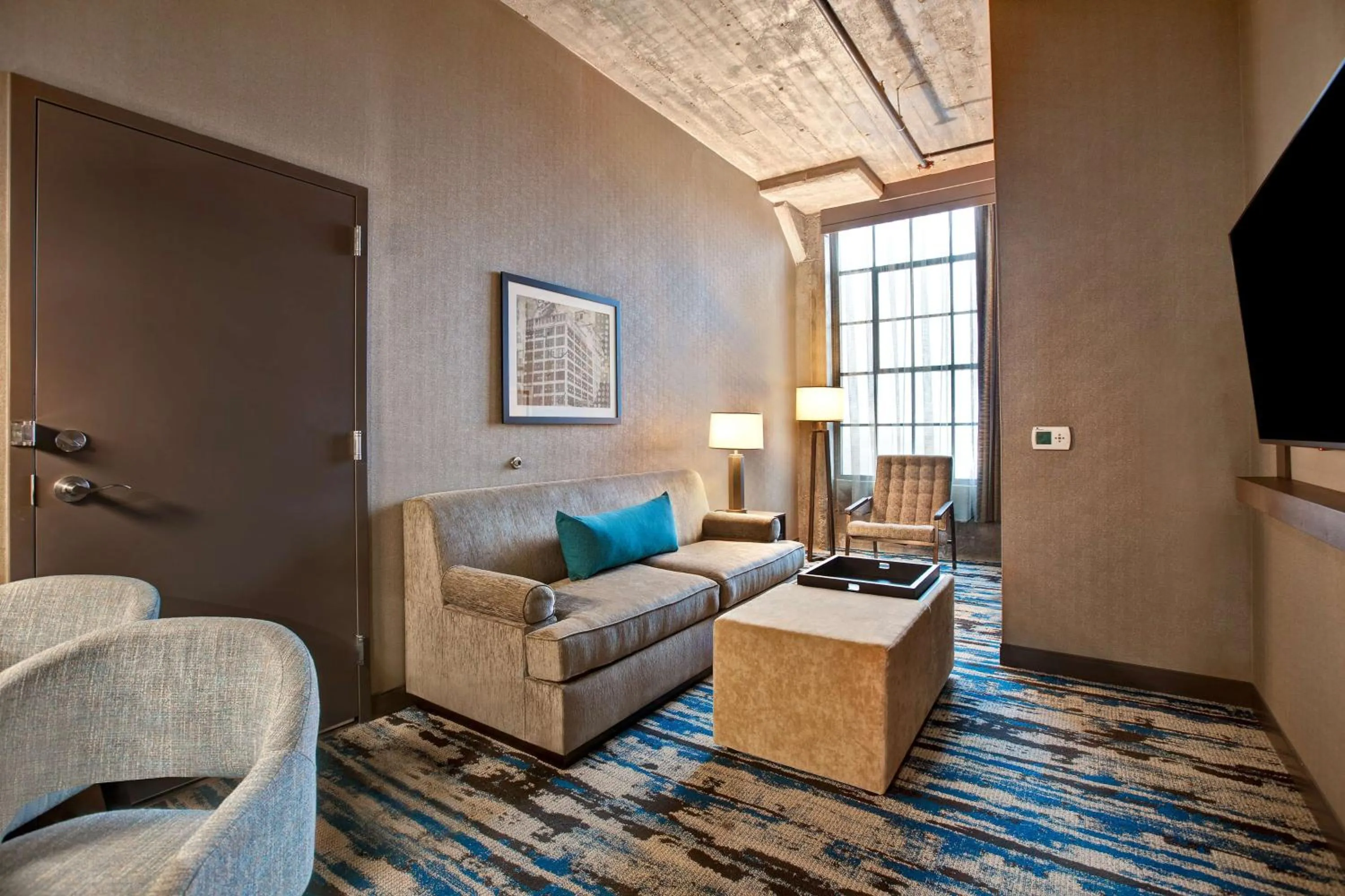 Living room in Embassy Suites By Hilton Rockford Riverfront