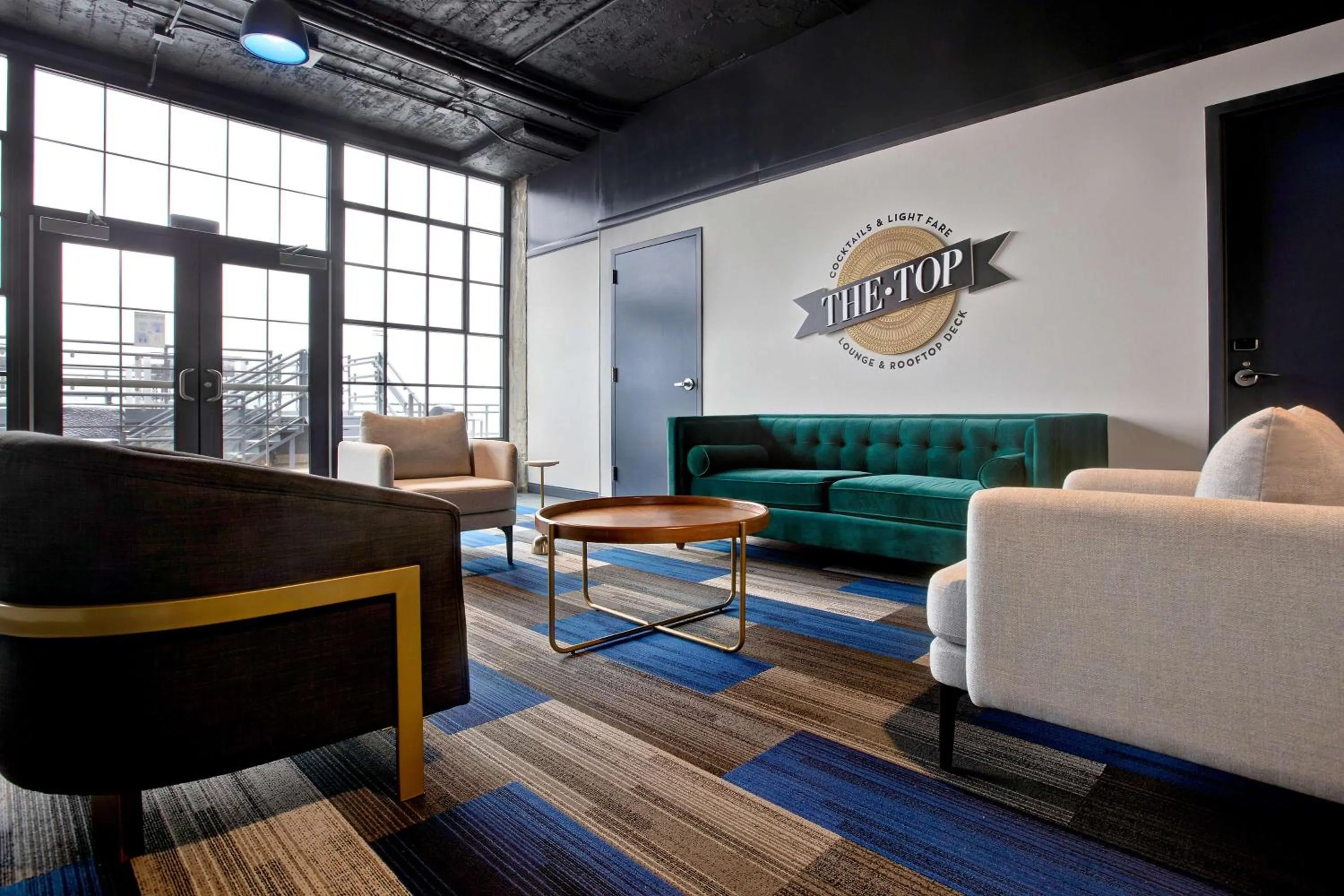 Lounge or bar in Embassy Suites By Hilton Rockford Riverfront