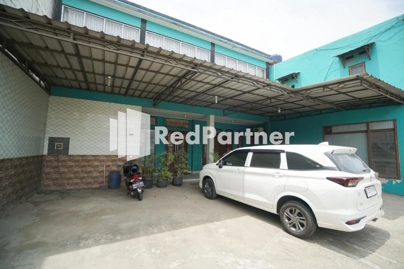 Parking in Surabaya Jaya Hotel near Soekarno Hatta Airport Redpartner