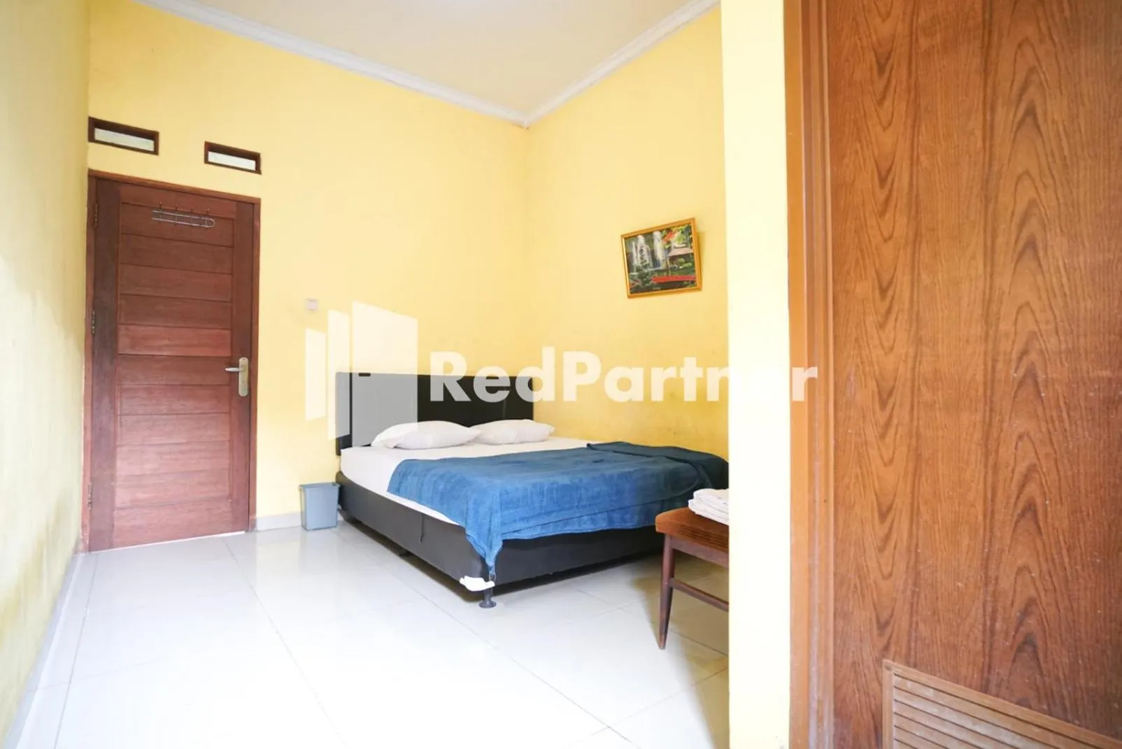 Bedroom, Bed in Surabaya Jaya Hotel near Soekarno Hatta Airport Redpartner