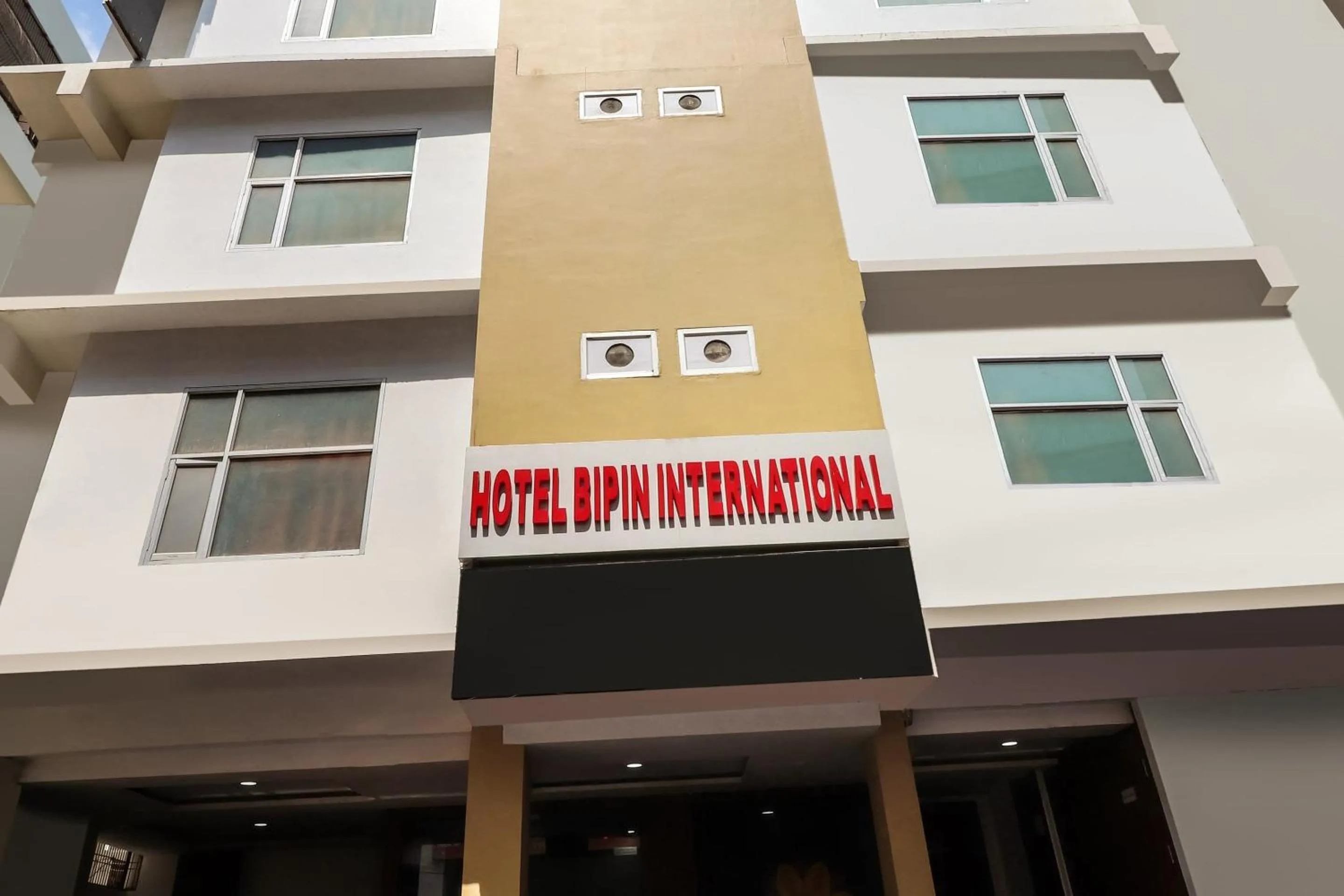 Facade/entrance in Super Capital O Seven Wonders Inn Near Sahara Ganj Mall