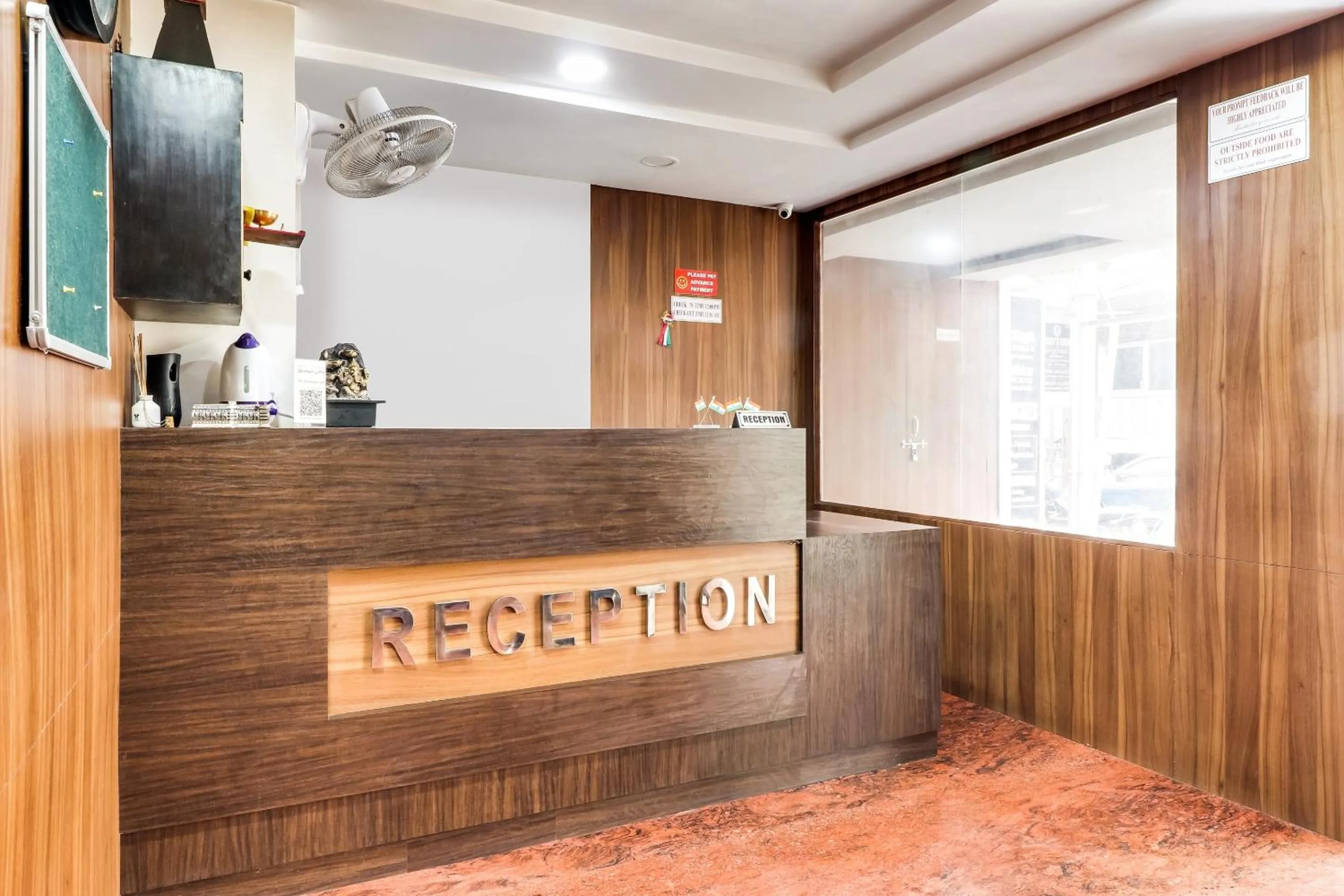 Lobby or reception in Super Capital O Seven Wonders Inn Near Sahara Ganj Mall