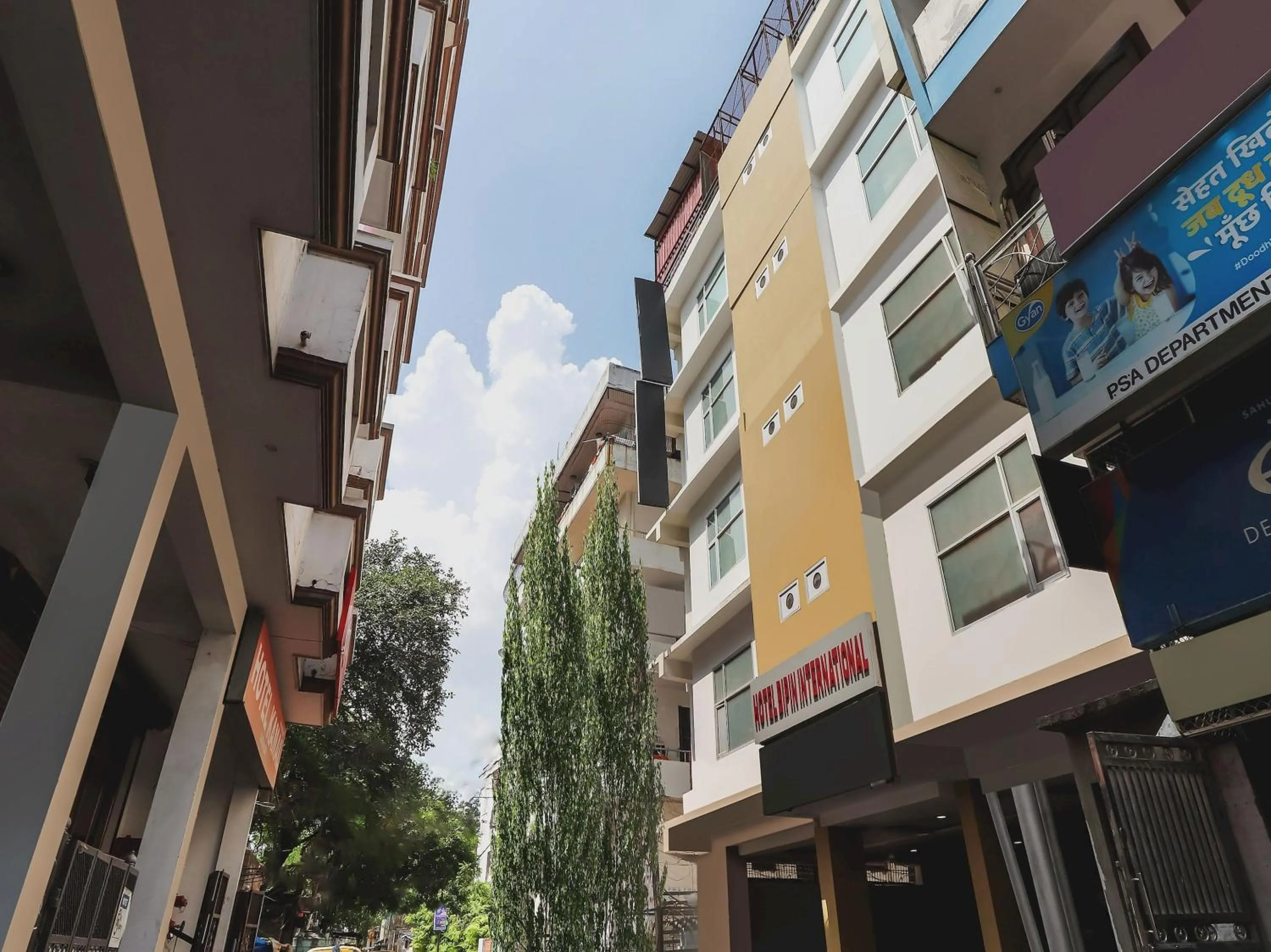 Facade/entrance in Super Capital O Seven Wonders Inn Near Sahara Ganj Mall