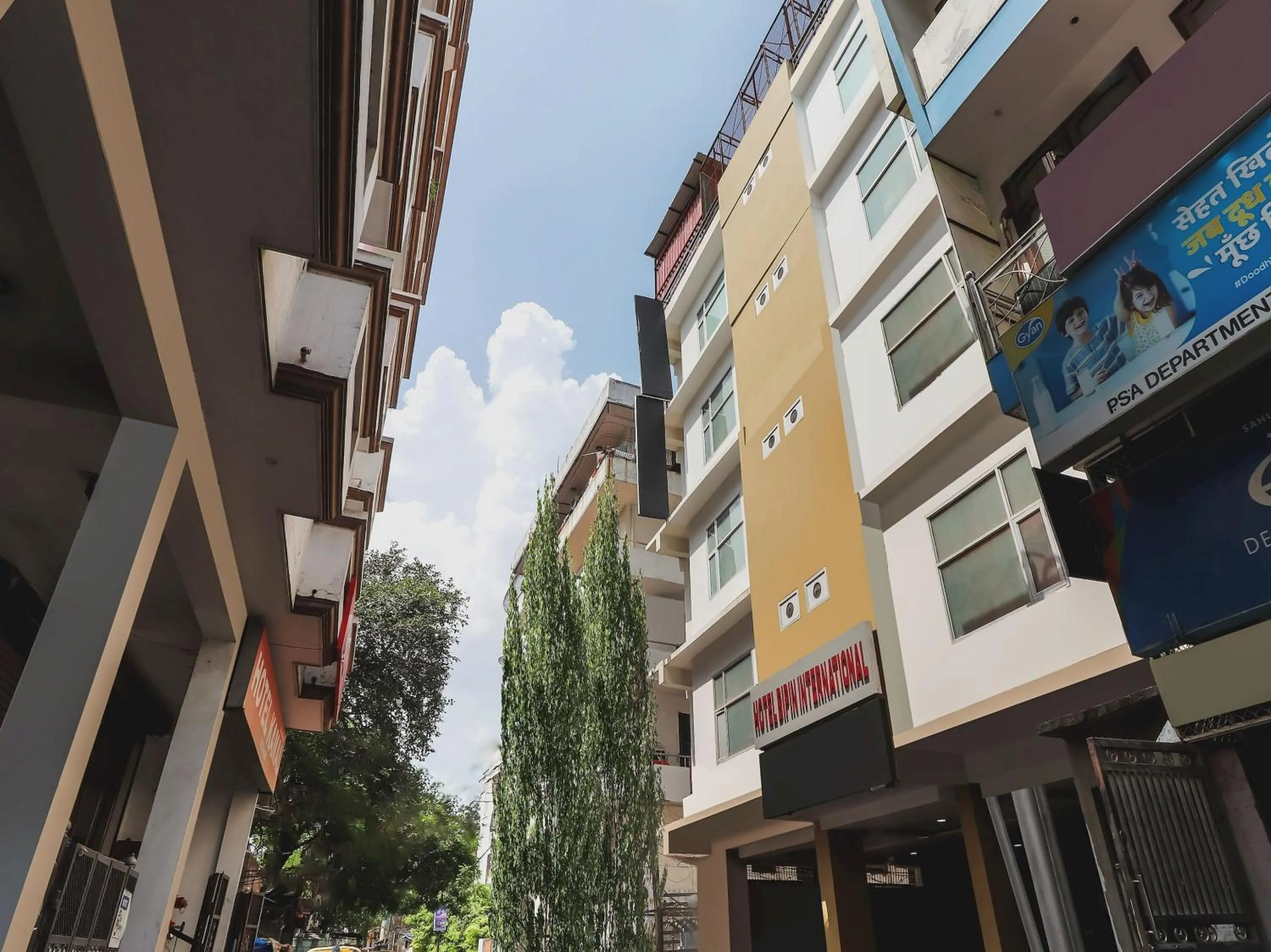Facade/entrance in Super Capital O Seven Wonders Inn Near Sahara Ganj Mall
