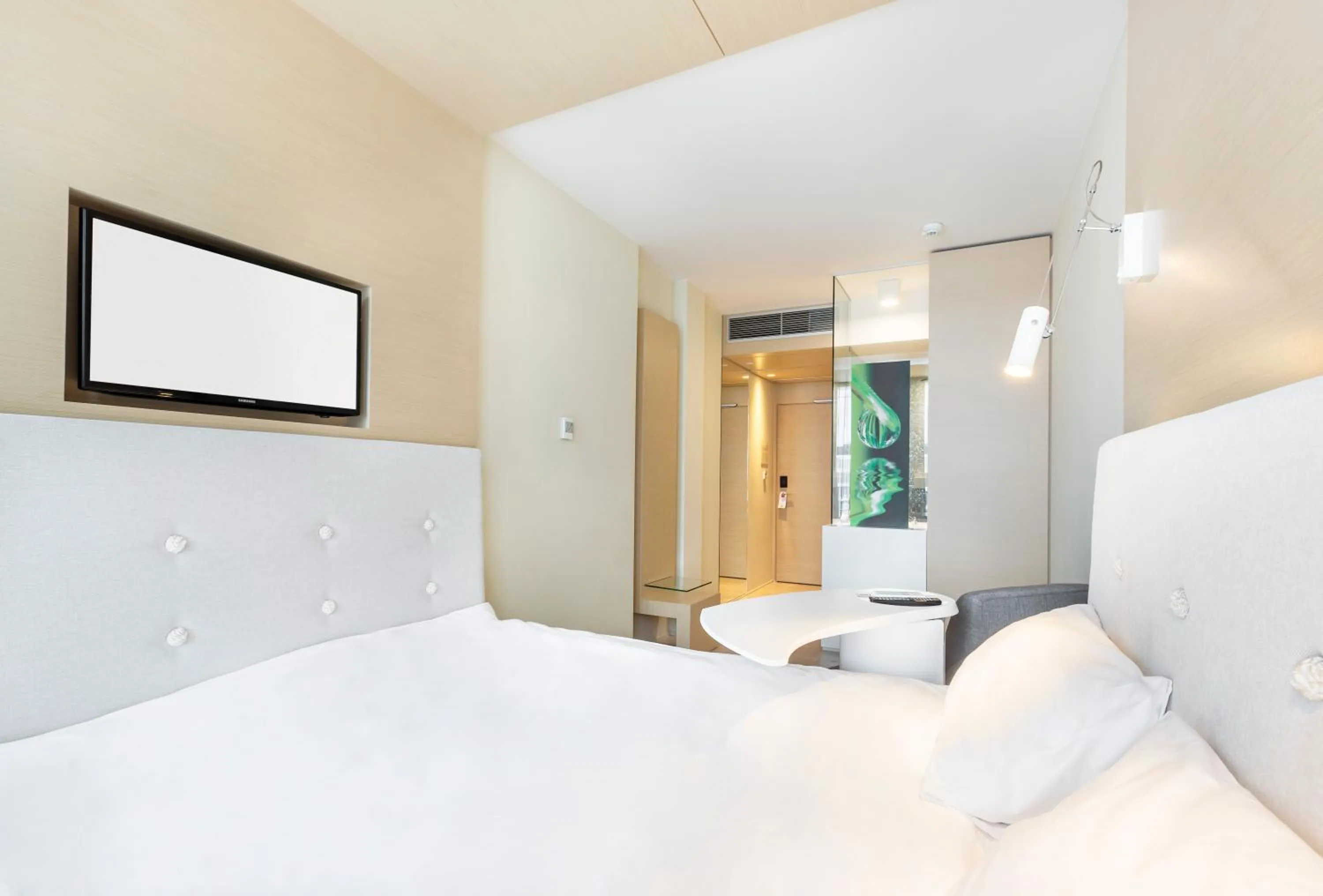 Bed in Sound Garden Hotel Airport