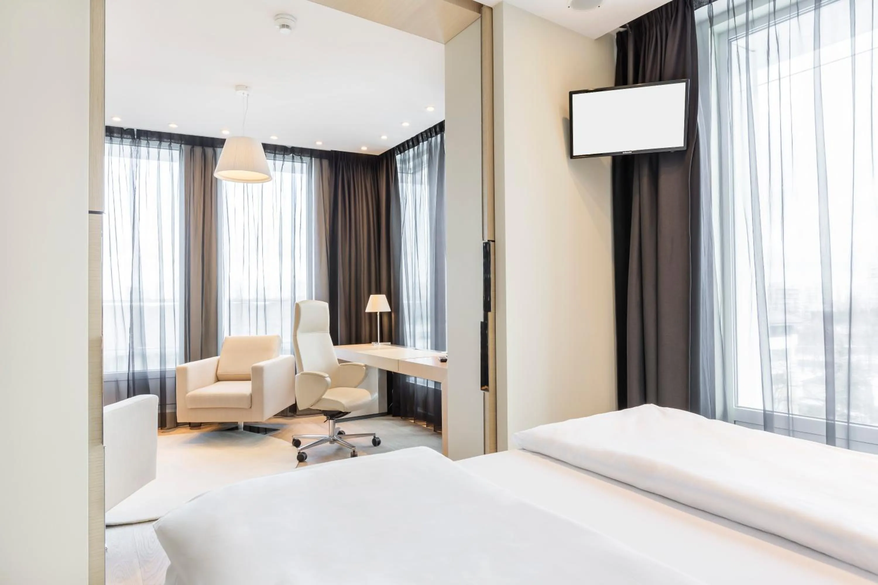 Bed in Sound Garden Hotel Airport