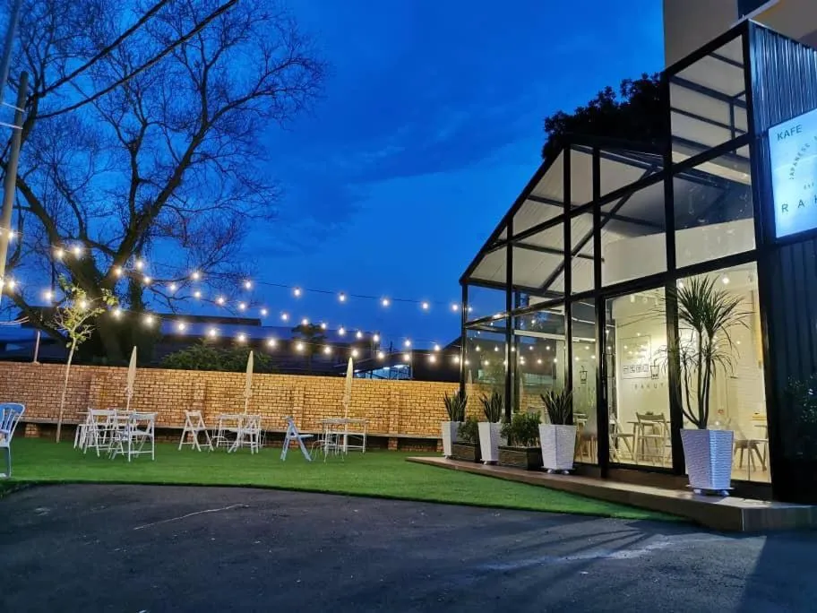 Restaurant/places to eat in Mass Boutique Hotel