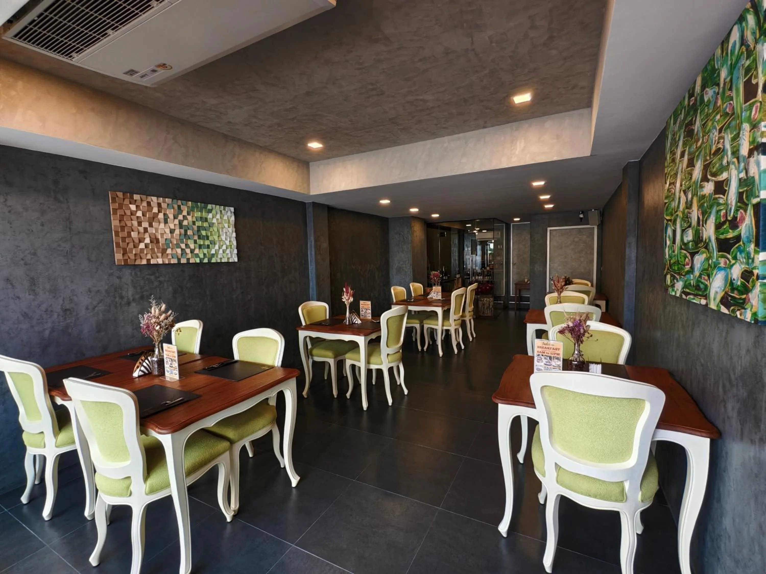 Restaurant/places to eat in Frankie's Inn