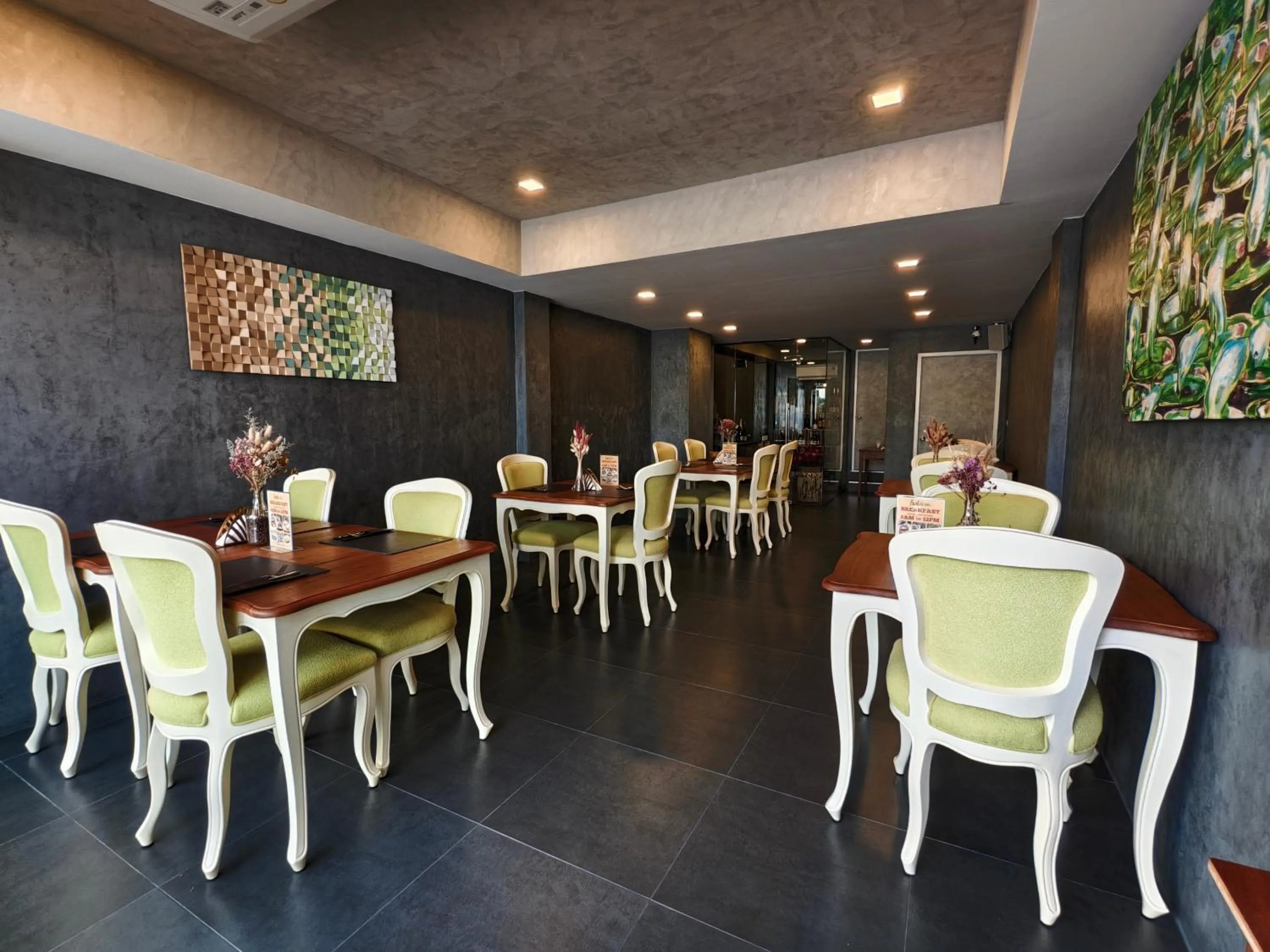 Restaurant/places to eat in Frankie's Inn