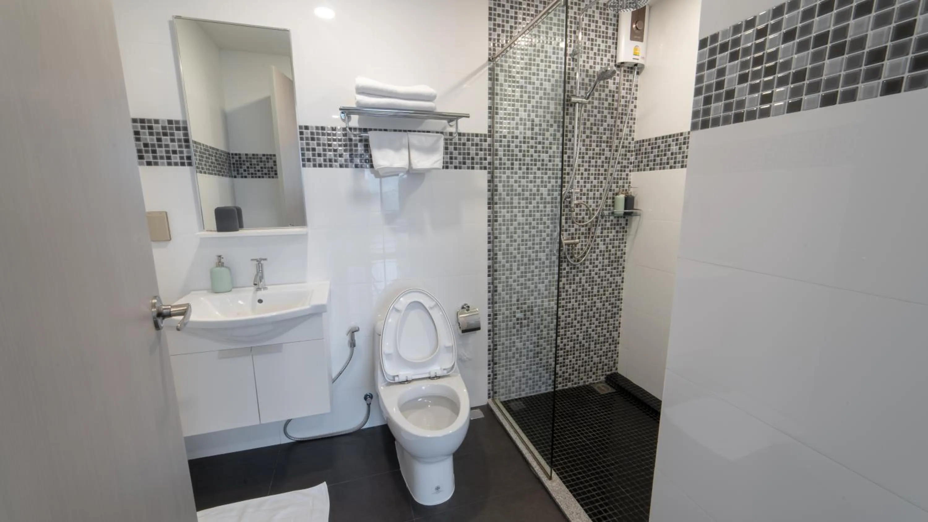 Bathroom in Frankie's Inn