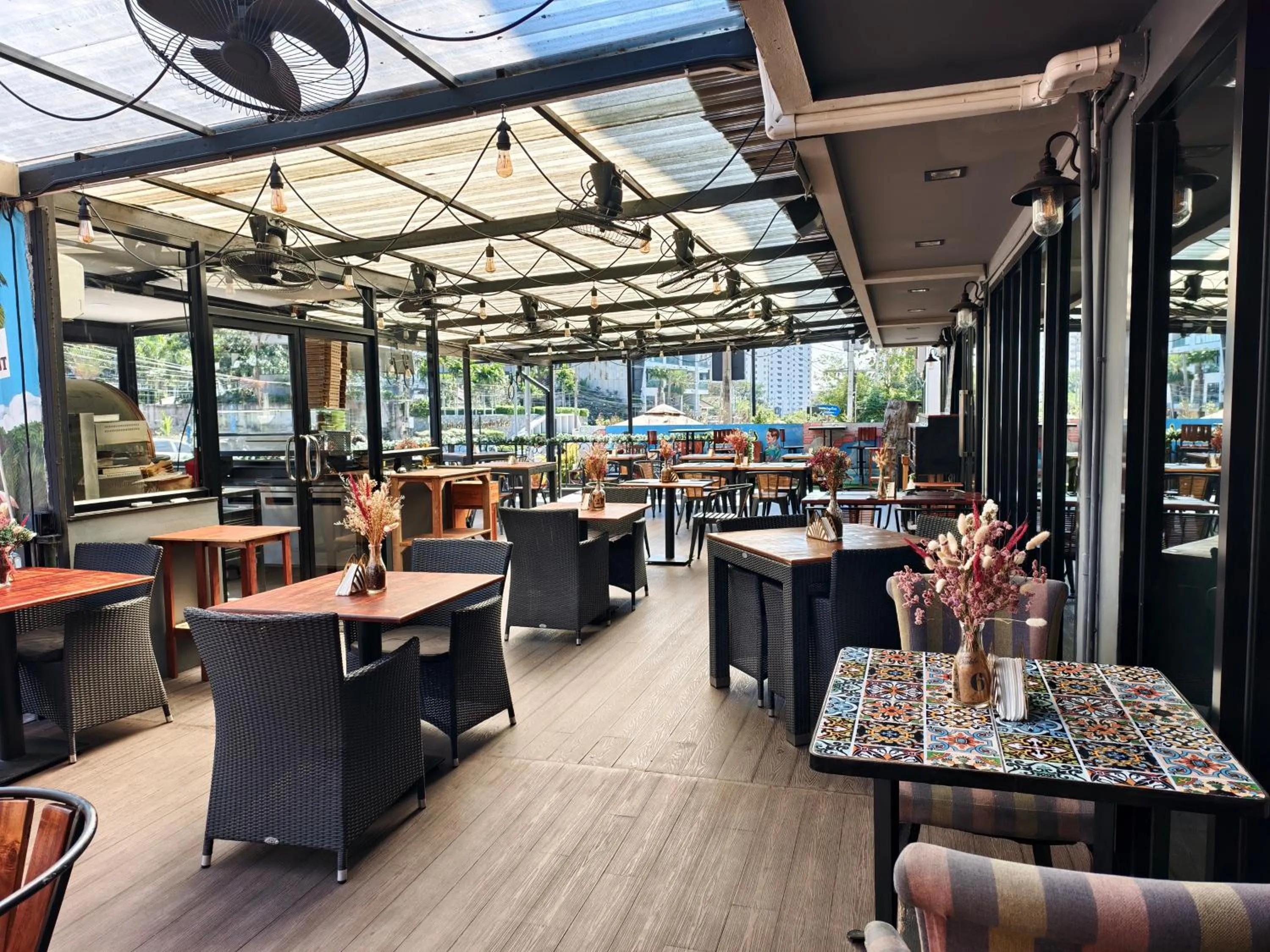 Restaurant/places to eat in Frankie's Inn