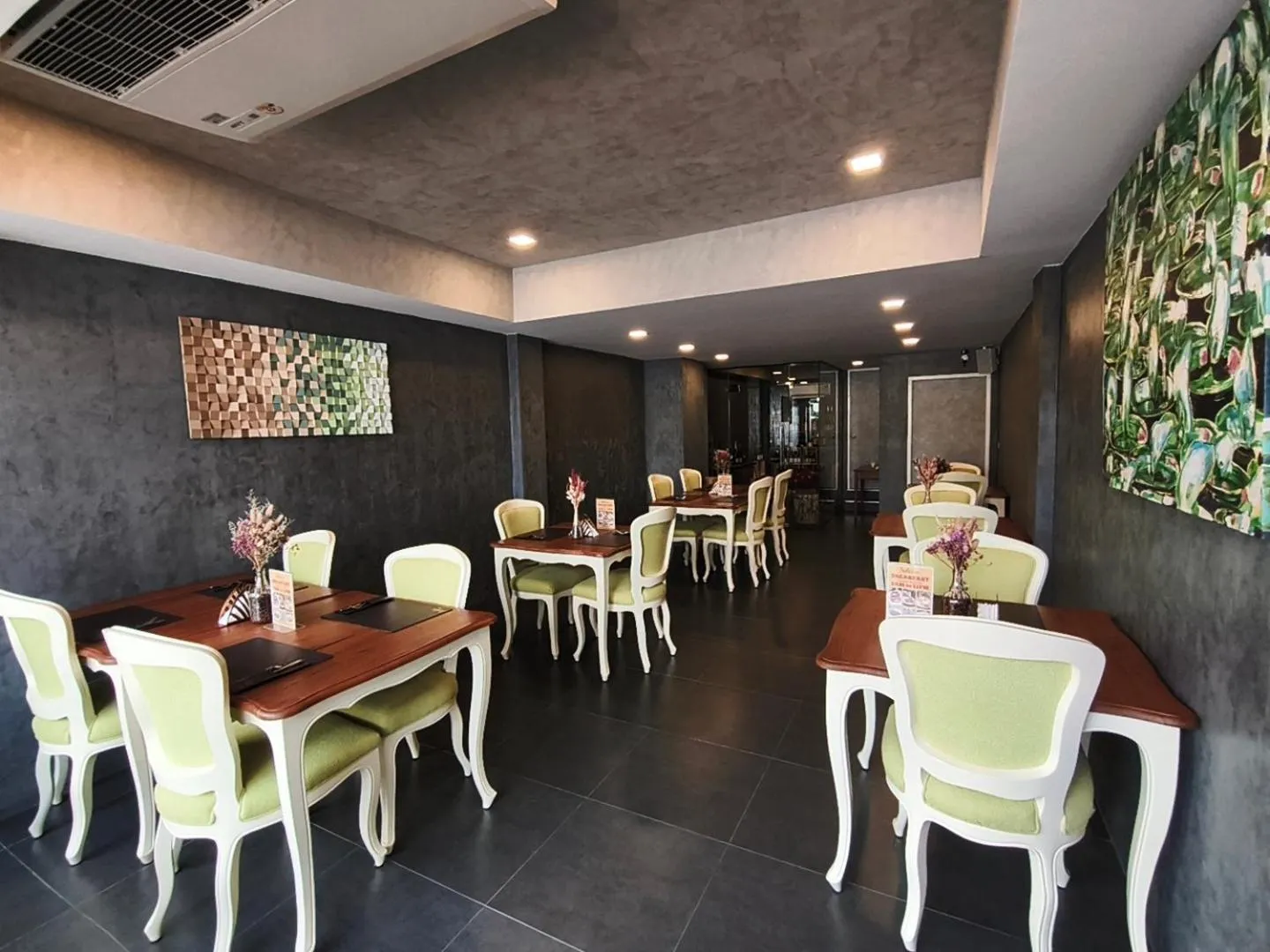 Restaurant/places to eat in Frankie's Inn